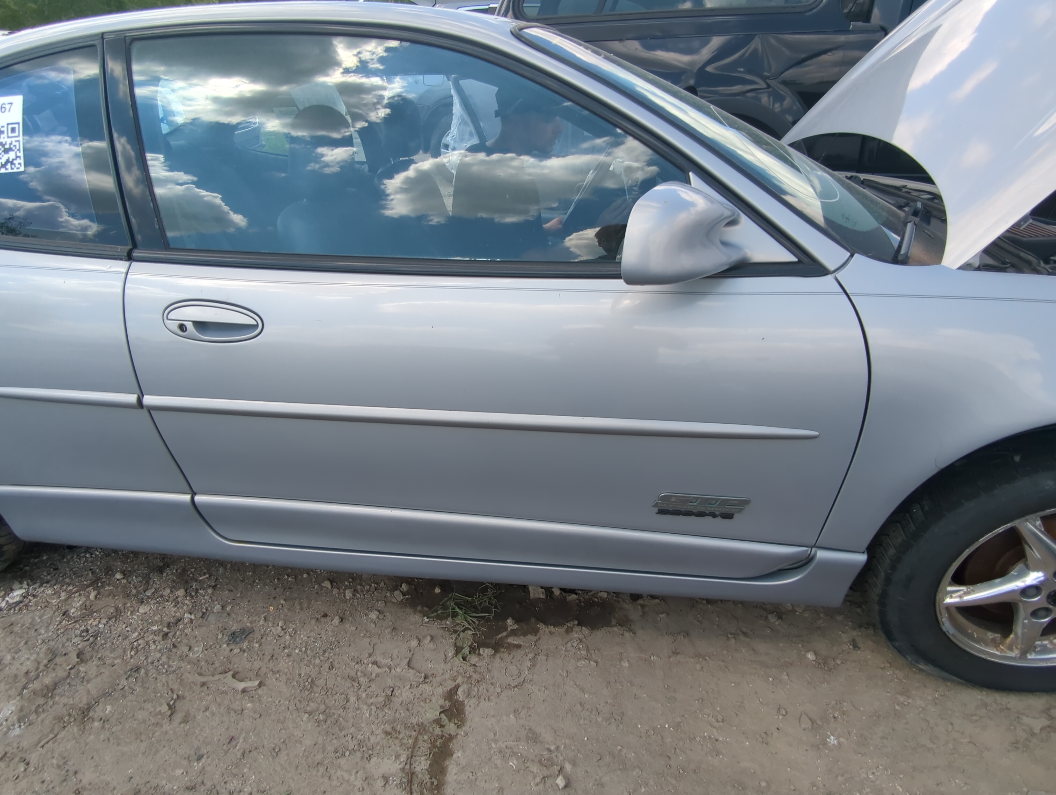Picture of 1997-2002 Pontiac Grand Prix Passenger Front Door Oem 1087316