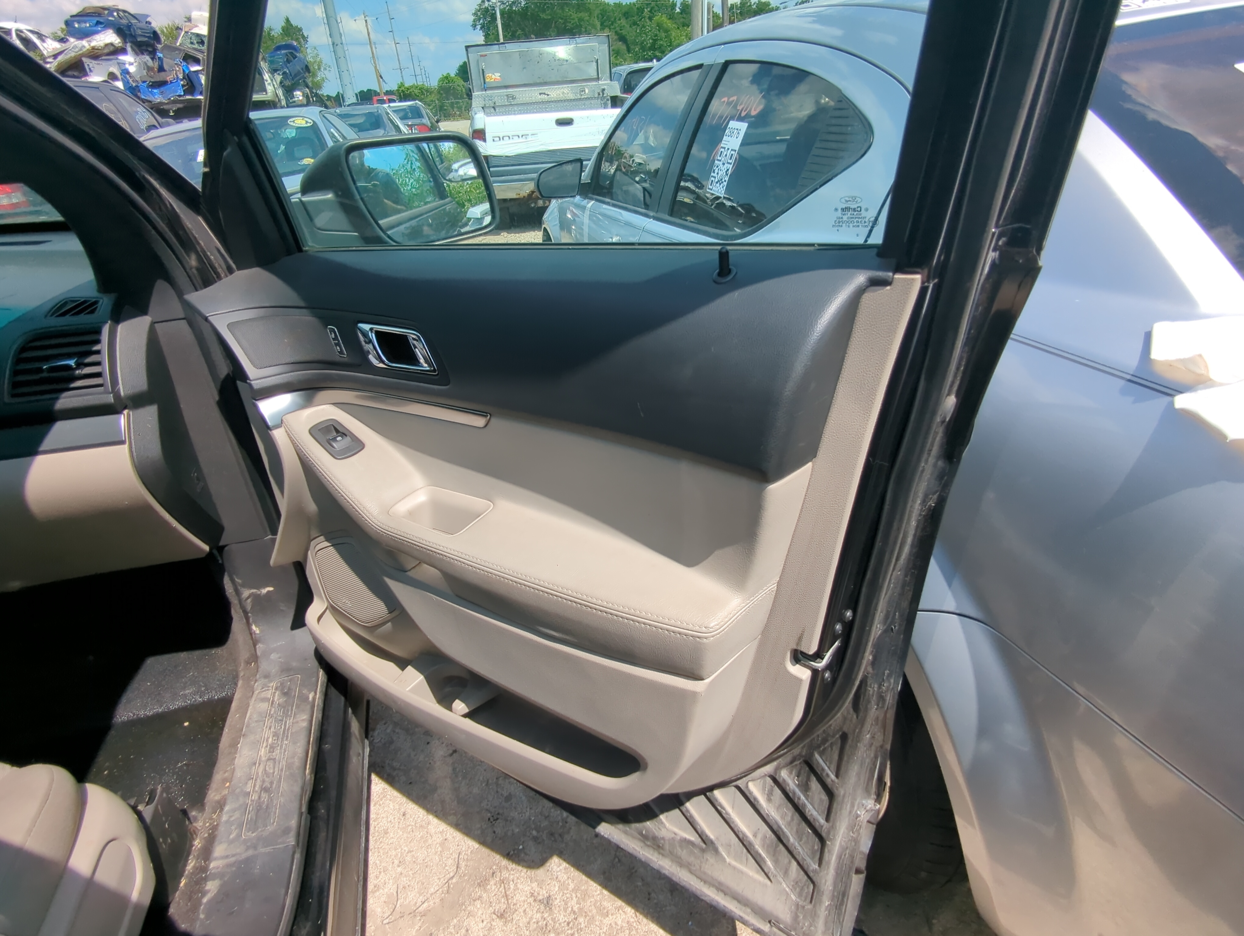 2013 Ford Explorer Front Right Passenger Interior Door Panel Trim 1087513 - Oemusedautoparts1.com