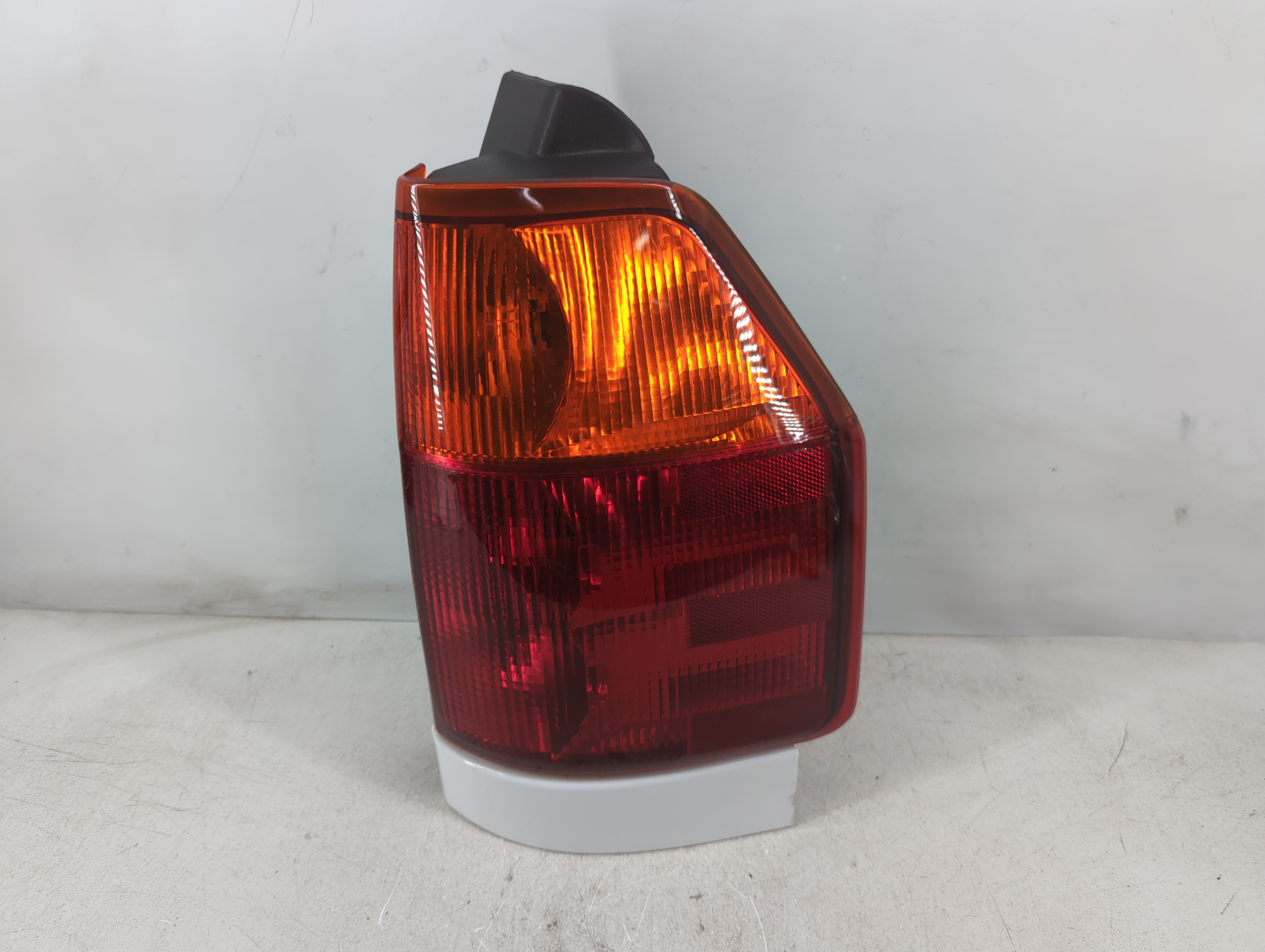 2002-2009 Gmc Envoy Driver Left Side Tail Light Taillight Oem 1087568 - Oemusedautoparts1.com