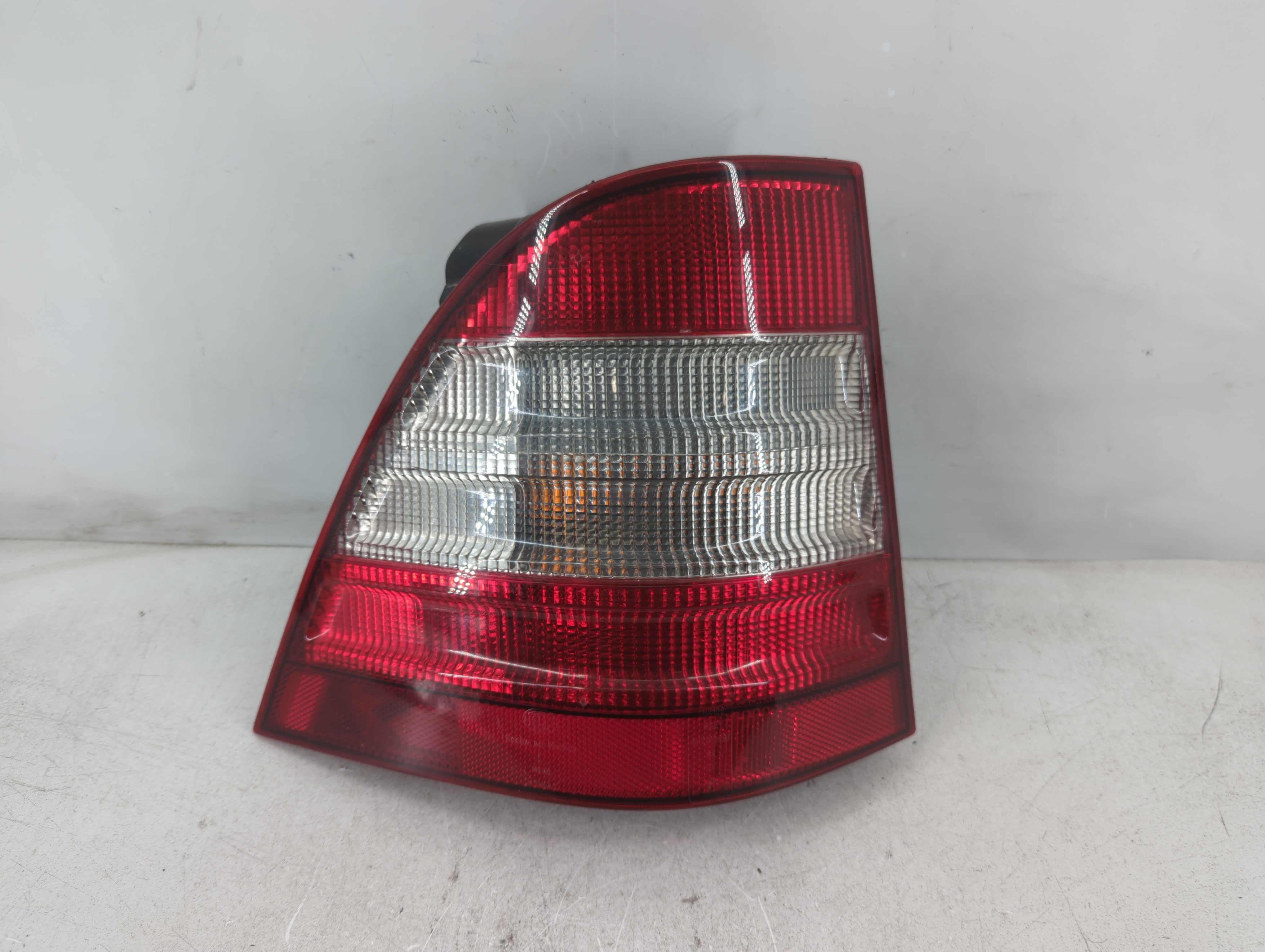 1998 Mercedes-benz Ml320 Passenger Right Side Tail Light Taillight Oem 1087569 - Oemusedautoparts1.com