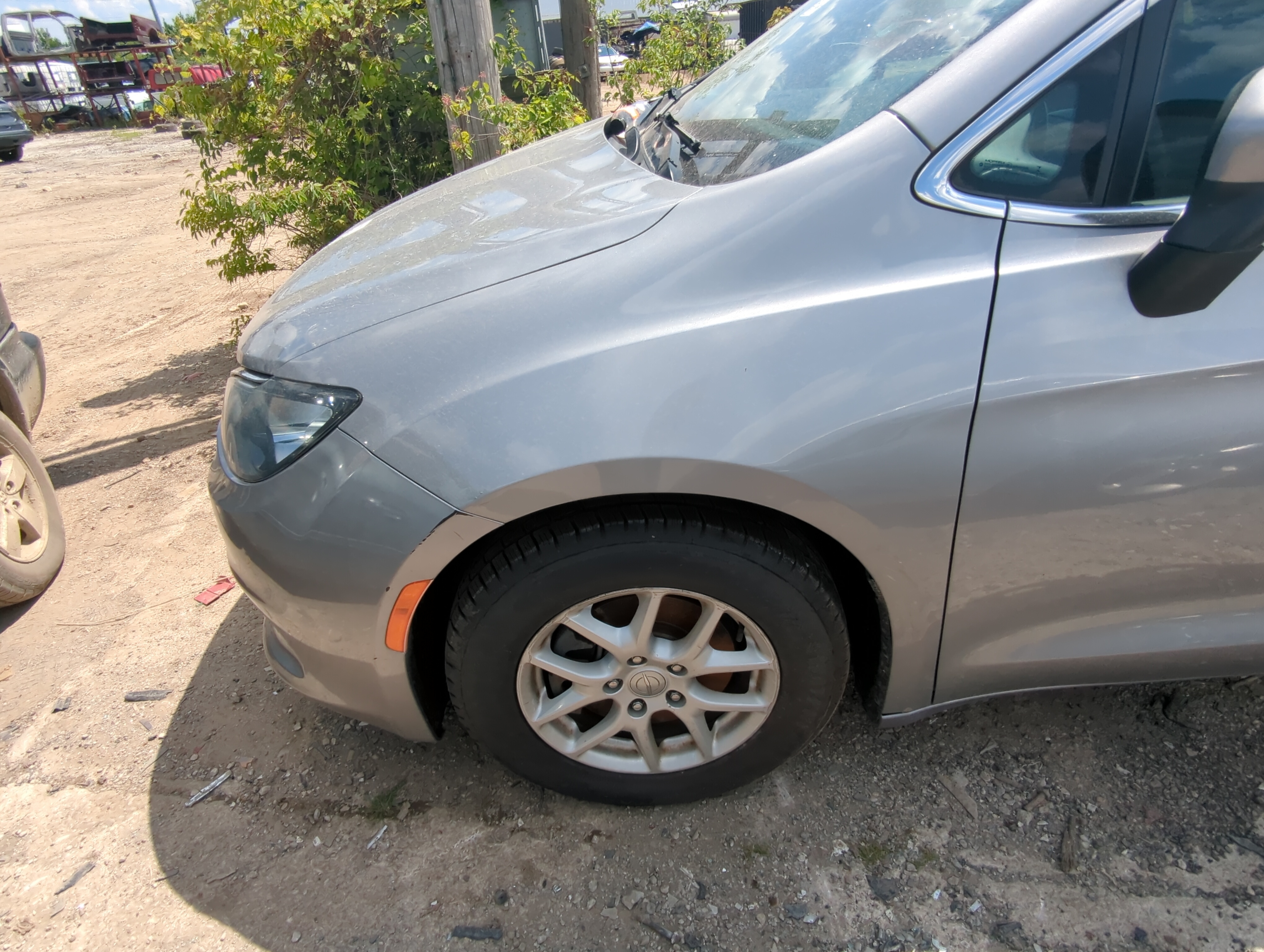 Picture of 2017-2018 Chrysler Pacifica Driver Fender 1087859