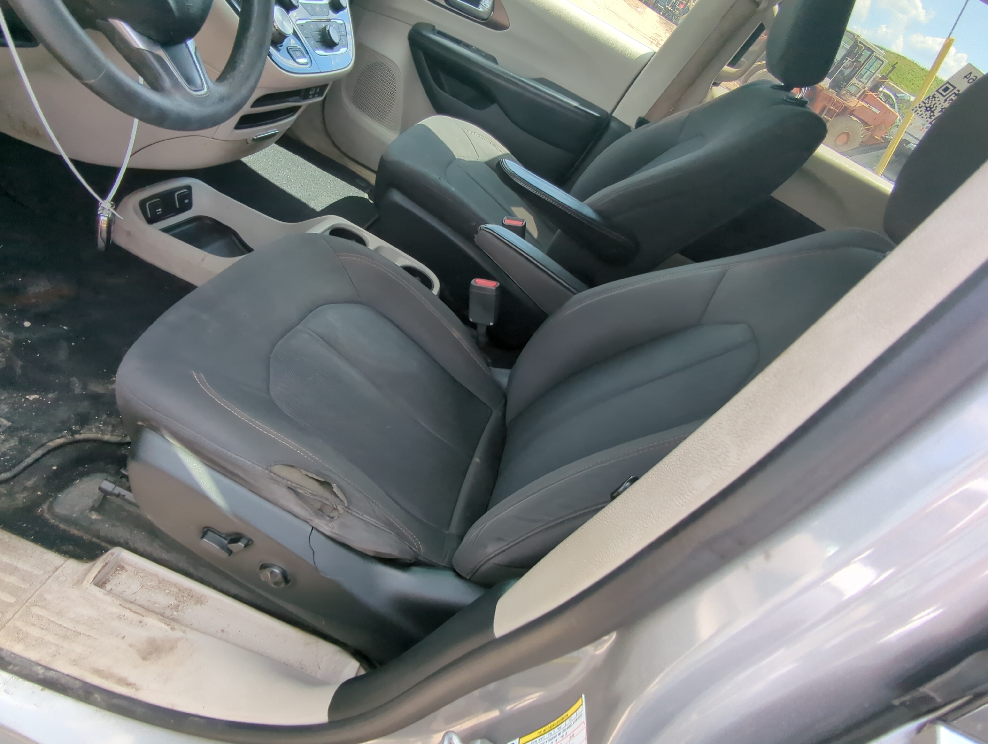 Picture of 2017-2022 Chrysler Pacifica Driver Front Seat Oem 1087878