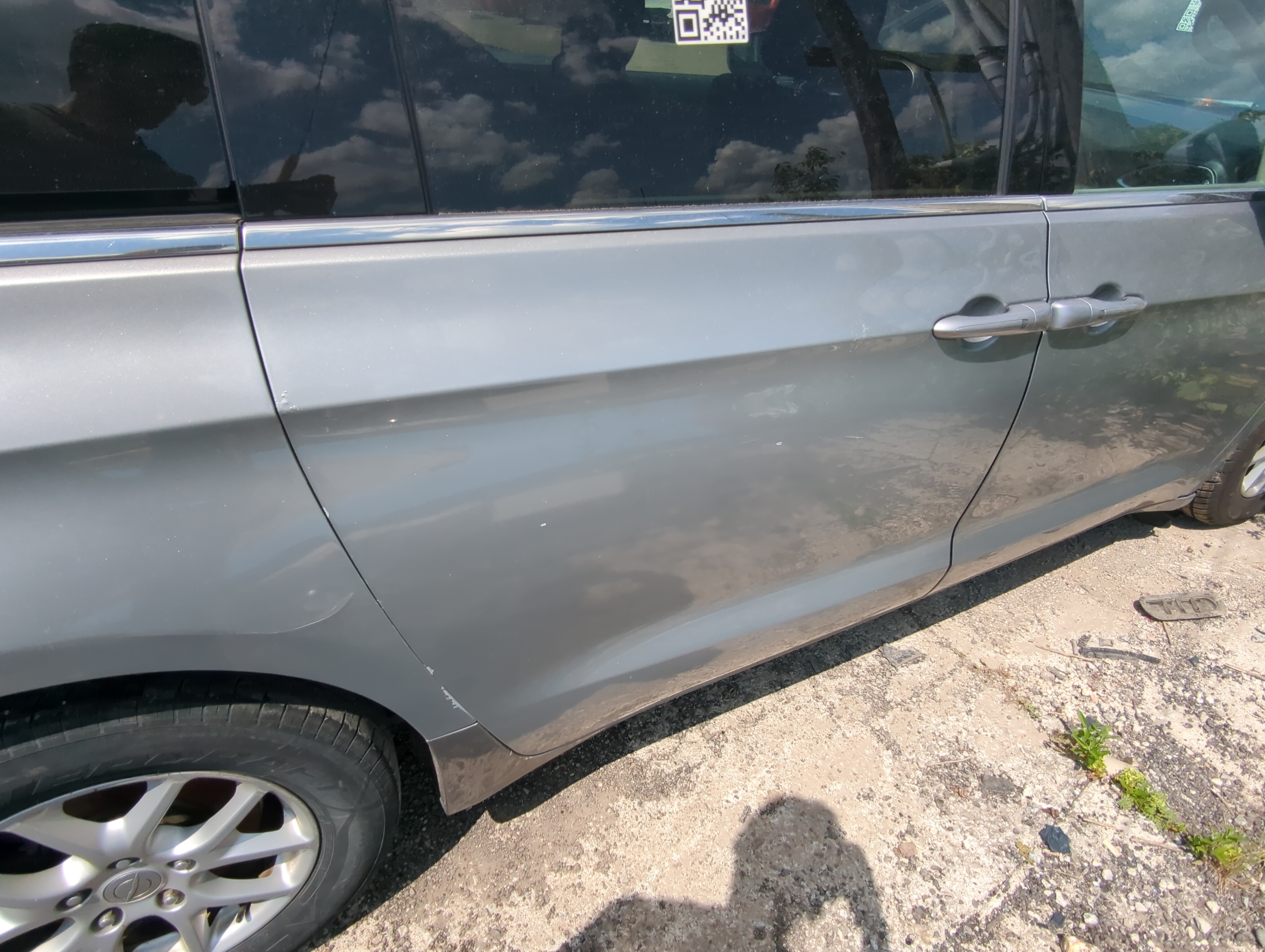 Picture of 2017-2022 Chrysler Pacifica Passenger Rear Door Oem 1087923