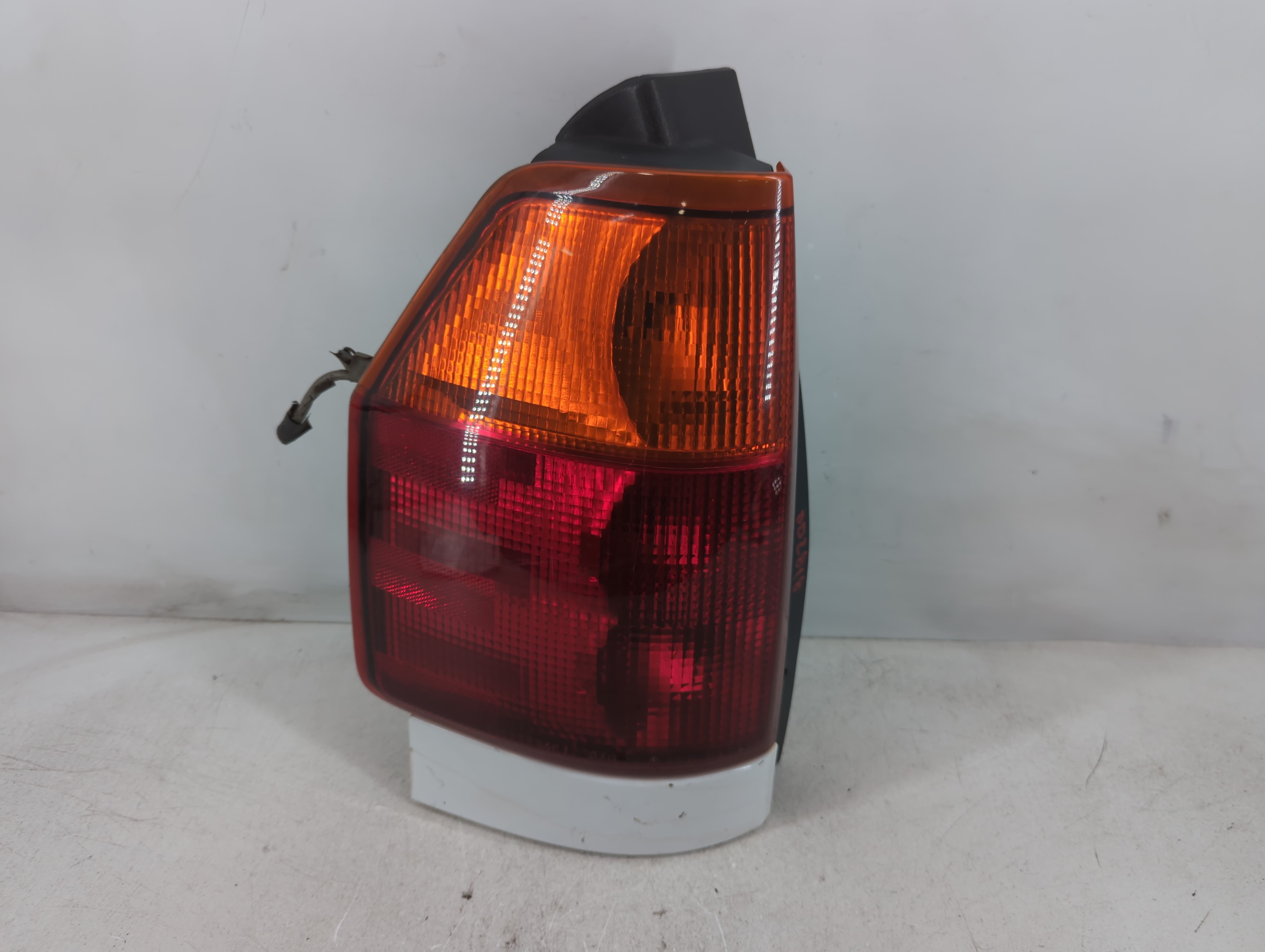 2002-2009 Gmc Envoy Driver Left Side Tail Light Taillight Oem 1087943 - Oemusedautoparts1.com