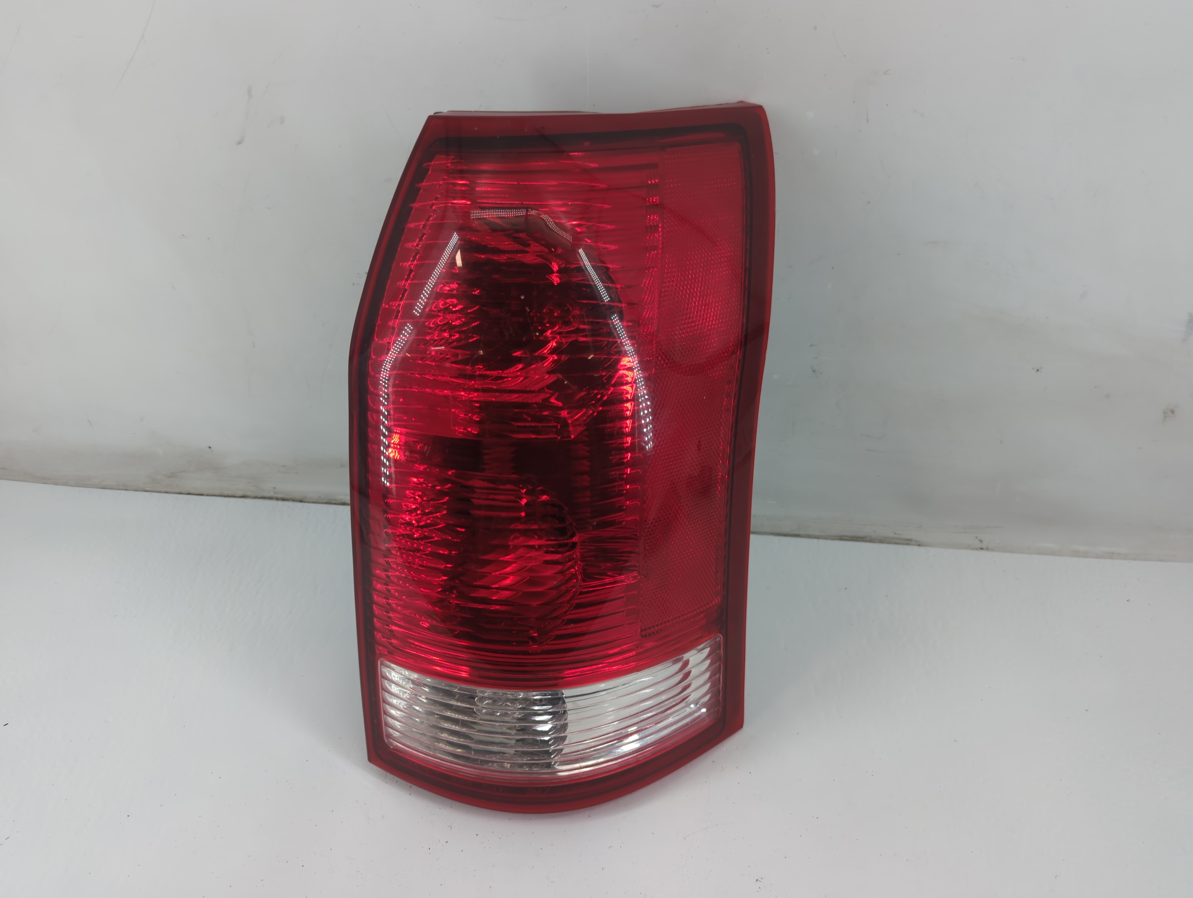 2004-2007 Saturn Vue Passenger Right Side Tail Light Taillight Oem 1088009 - Oemusedautoparts1.com