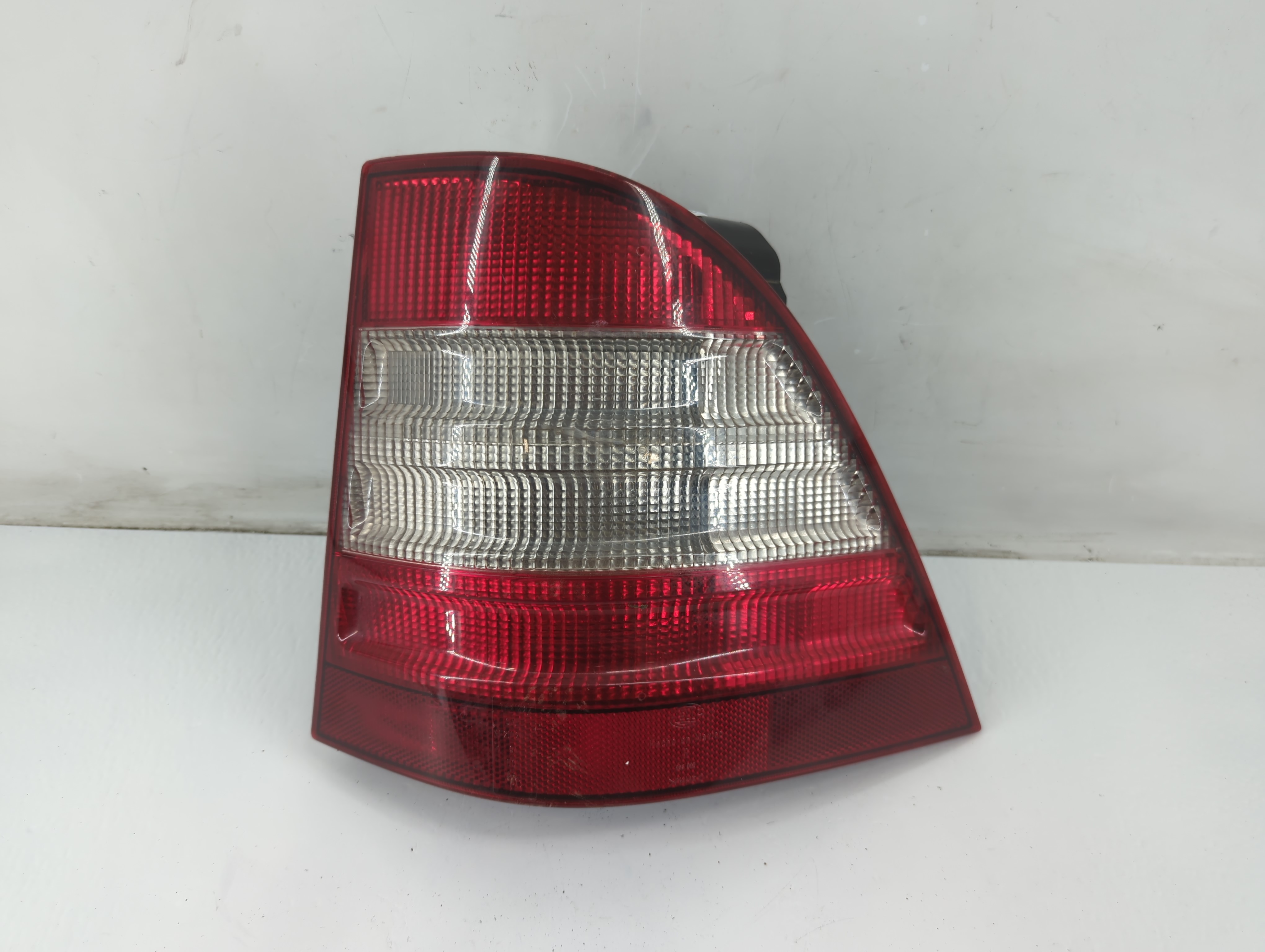 1998 Mercedes-benz Ml320 Passenger Right Side Tail Light Taillight Oem 1088082 - Oemusedautoparts1.com