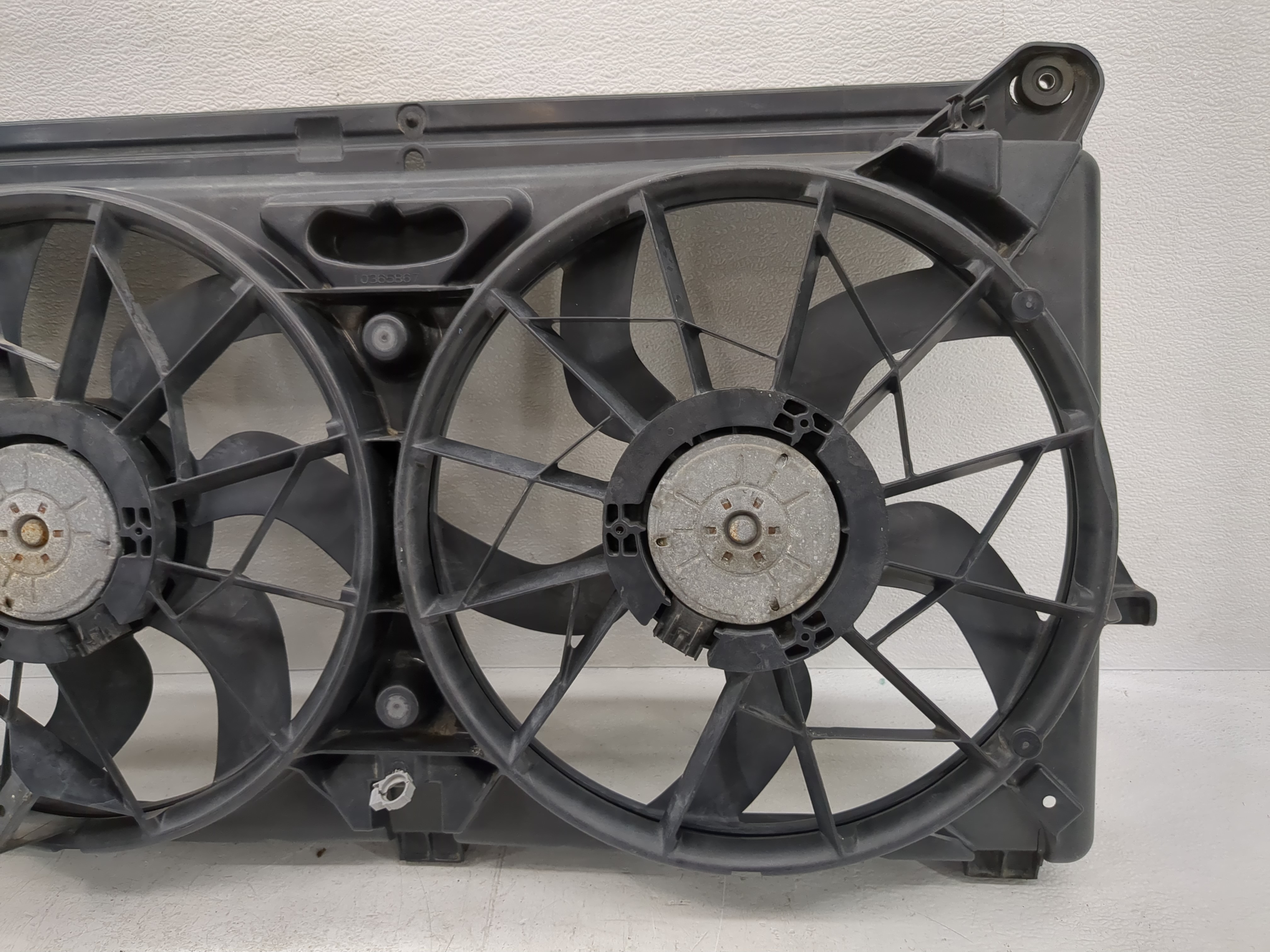 2005 Chevrolet Avalanche Front Left Electric Cooling Motor - Oem 1088247 - Oemusedautoparts1.com