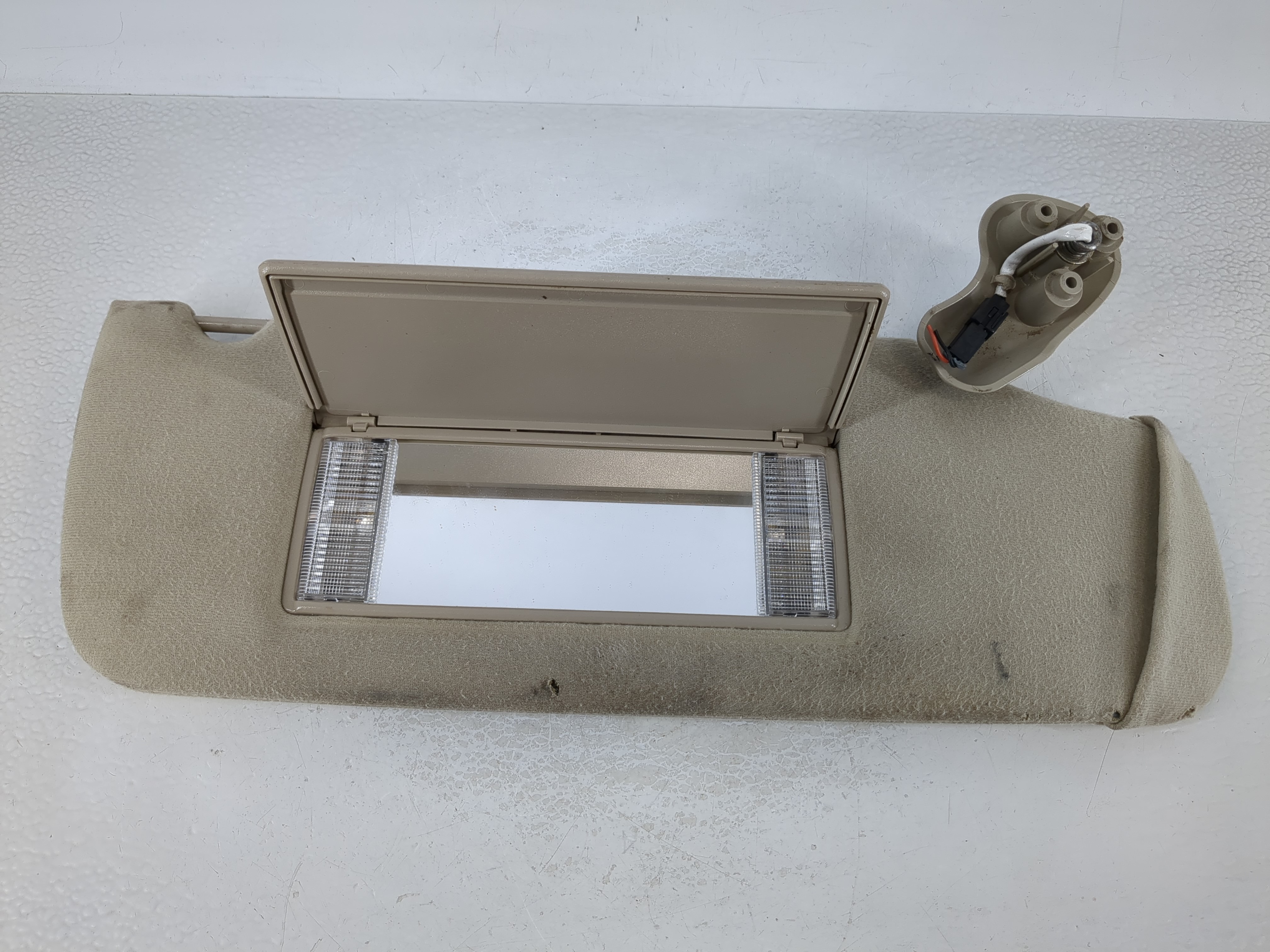 Picture of Chevrolet Avalanche Passenger Sun Visor Mirror Right Sunvisor 1088270