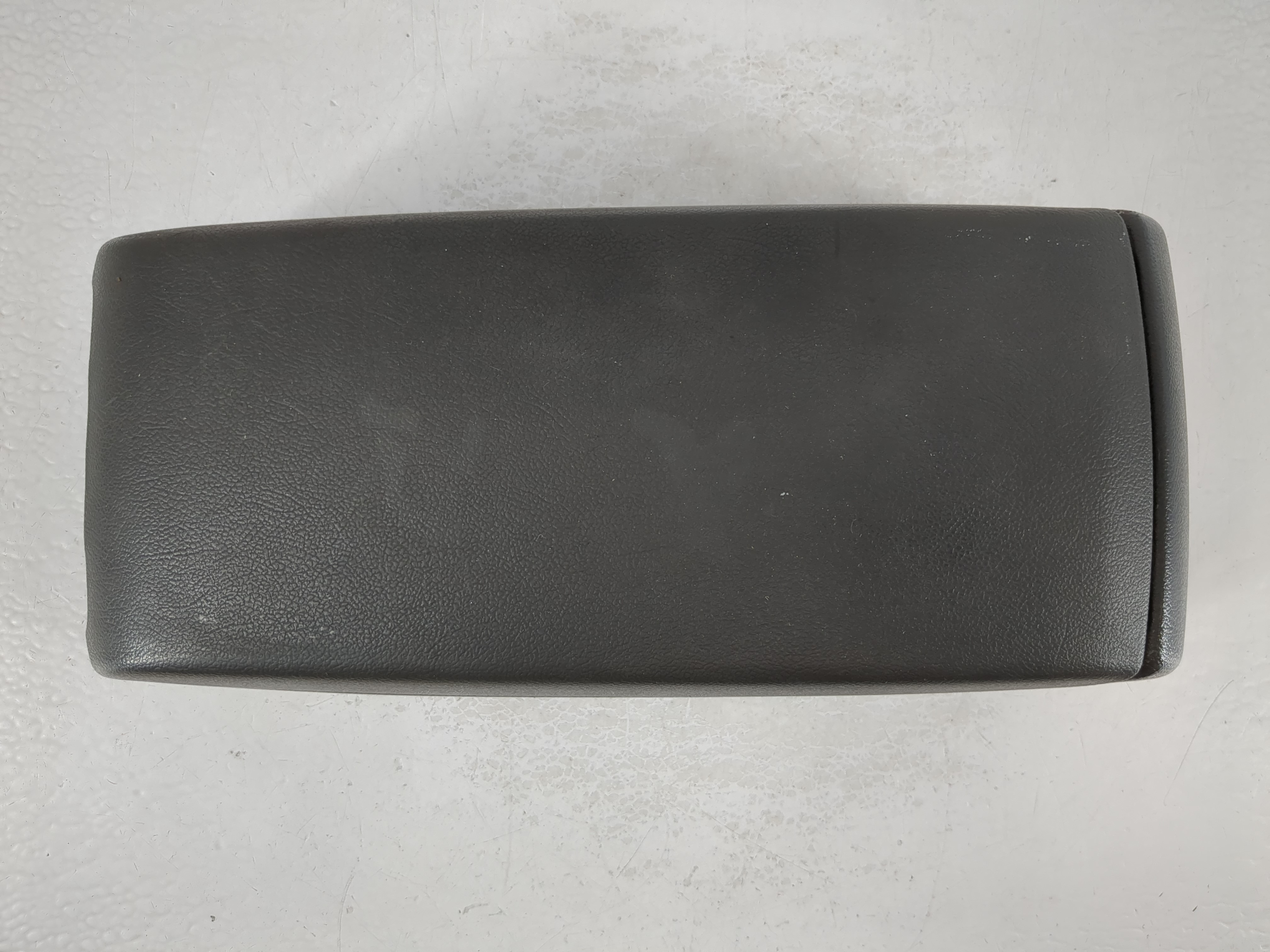 Picture of 2004-2006 Chevrolet Colorado Center Console Armrest Cover Lid 1088416