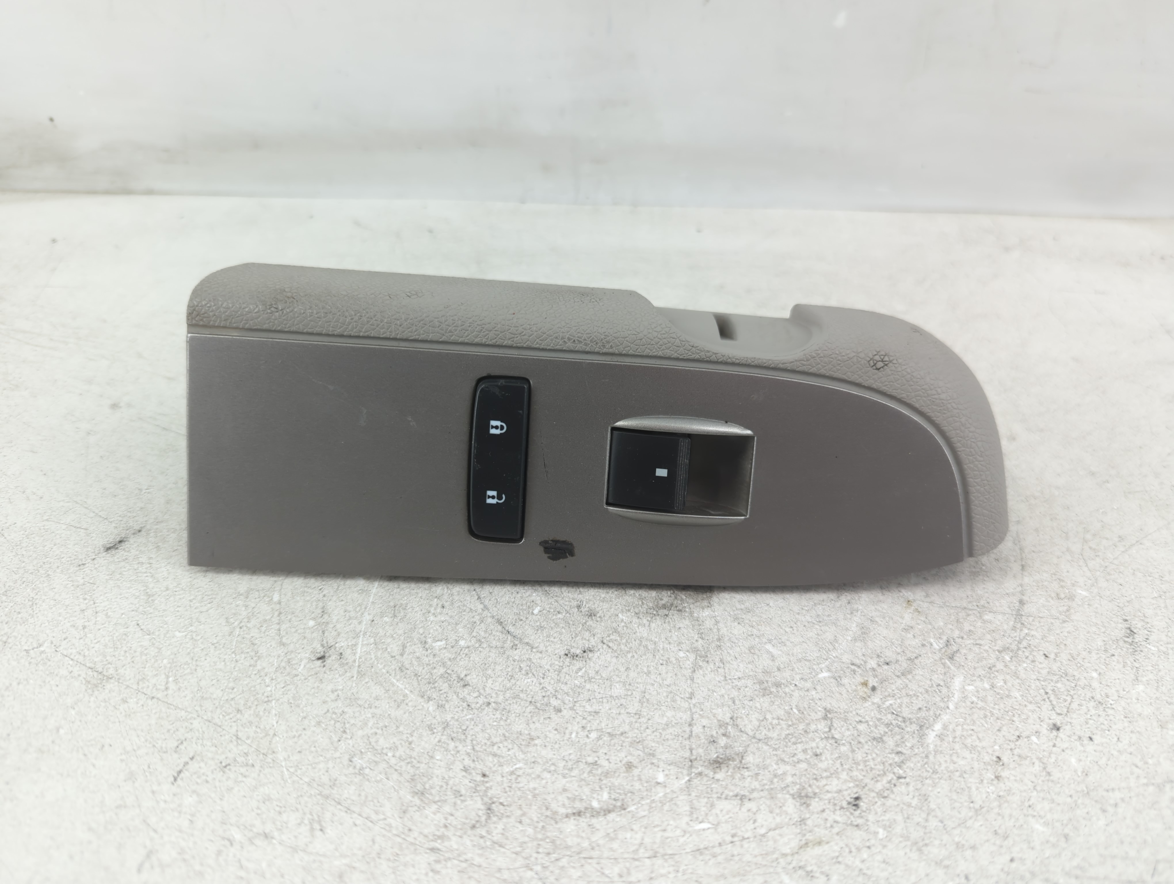 2007 Chevrolet Silverado 1500 Driver Left Door Master Power Window Switch 1088421 - Oemusedautoparts1.com