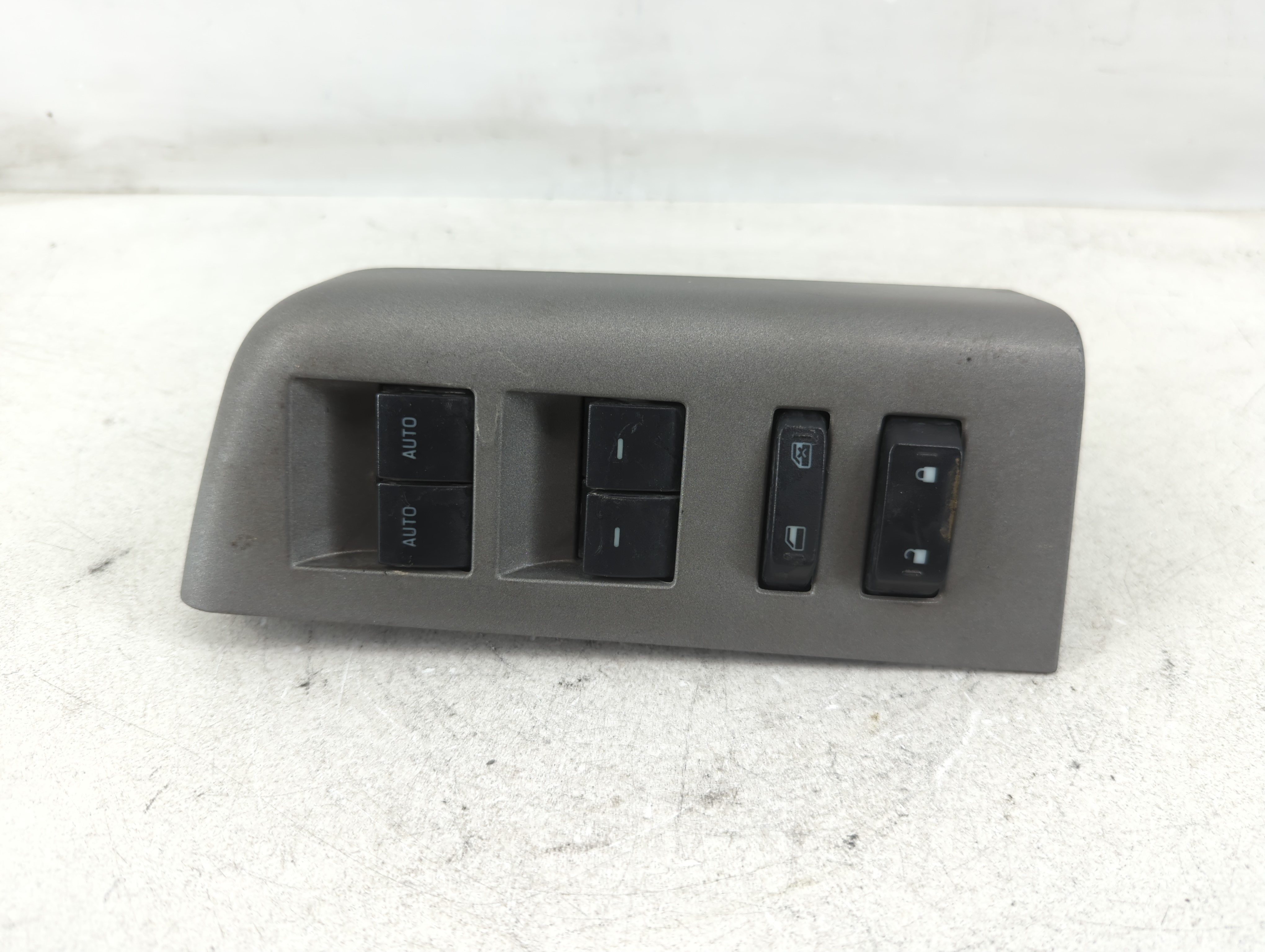 2013 Ford F-250 Super Duty Driver Left Door Master Power Window Switch 1088425 - Oemusedautoparts1.com