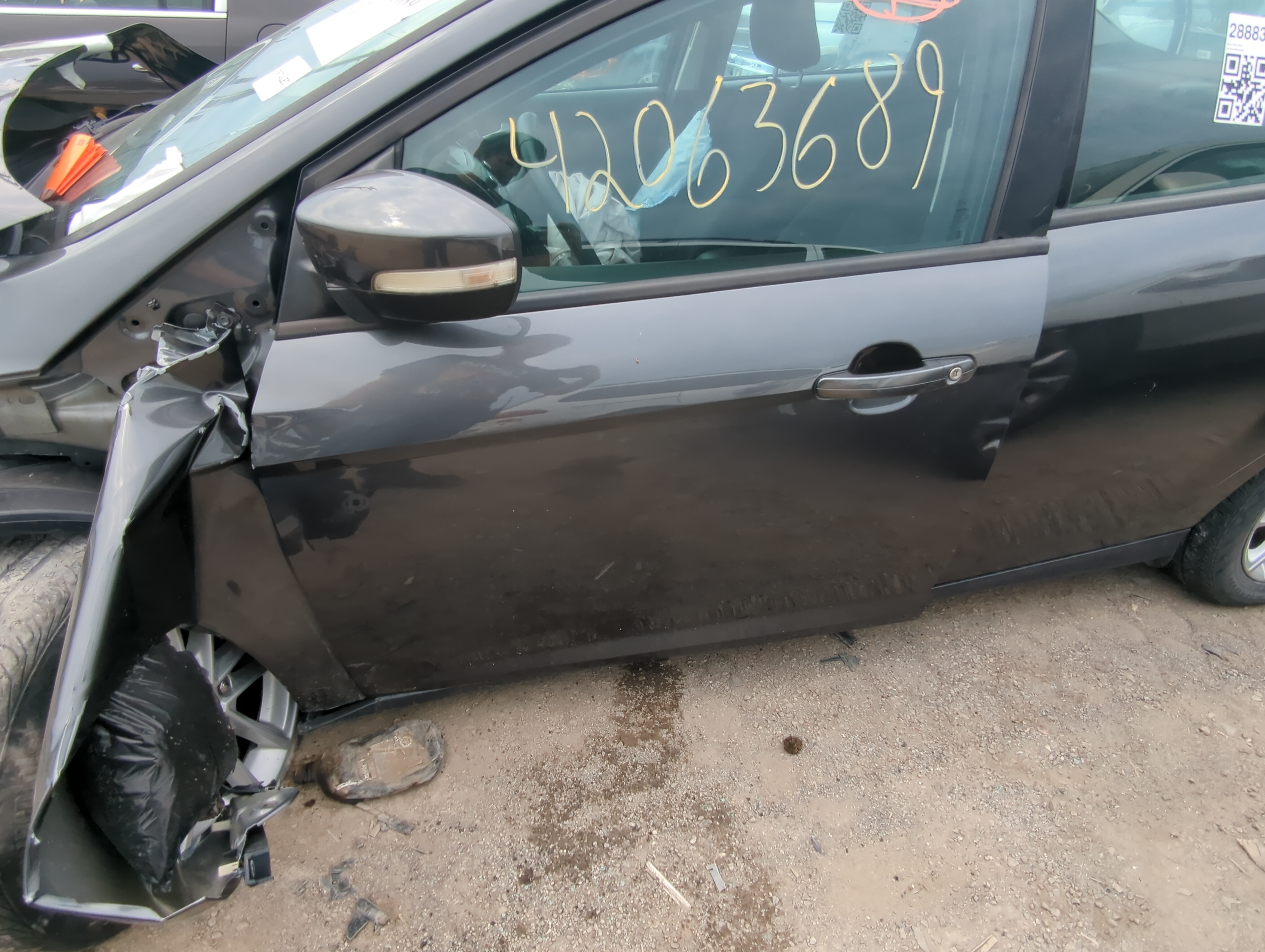 2015-2018 Ford Focus Driver Front Door Oem 1088810 - Oemusedautoparts1.com