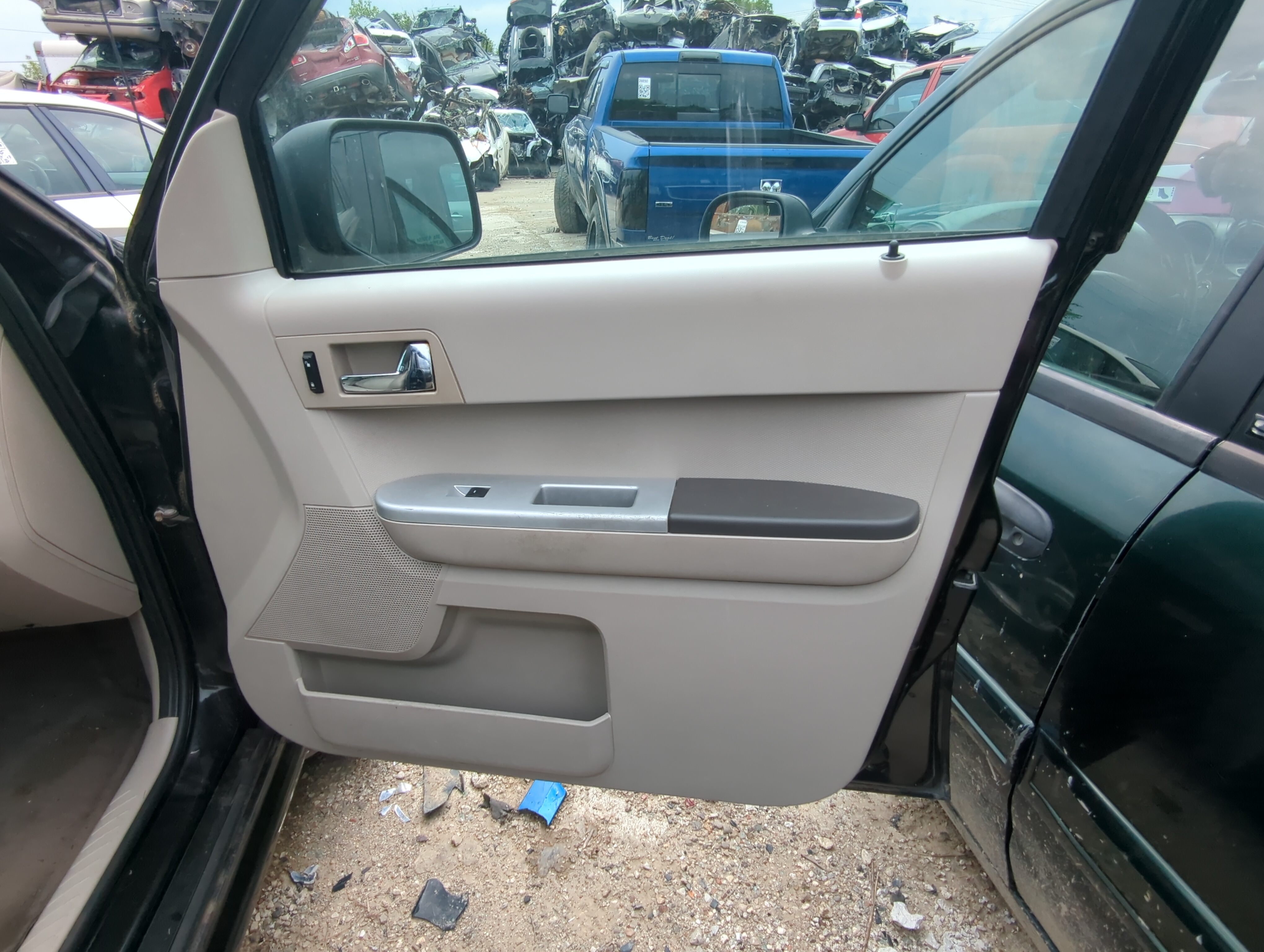 Picture of 2008 Mercury Mariner Front Right Passenger Interior Door Panel Trim 1089577