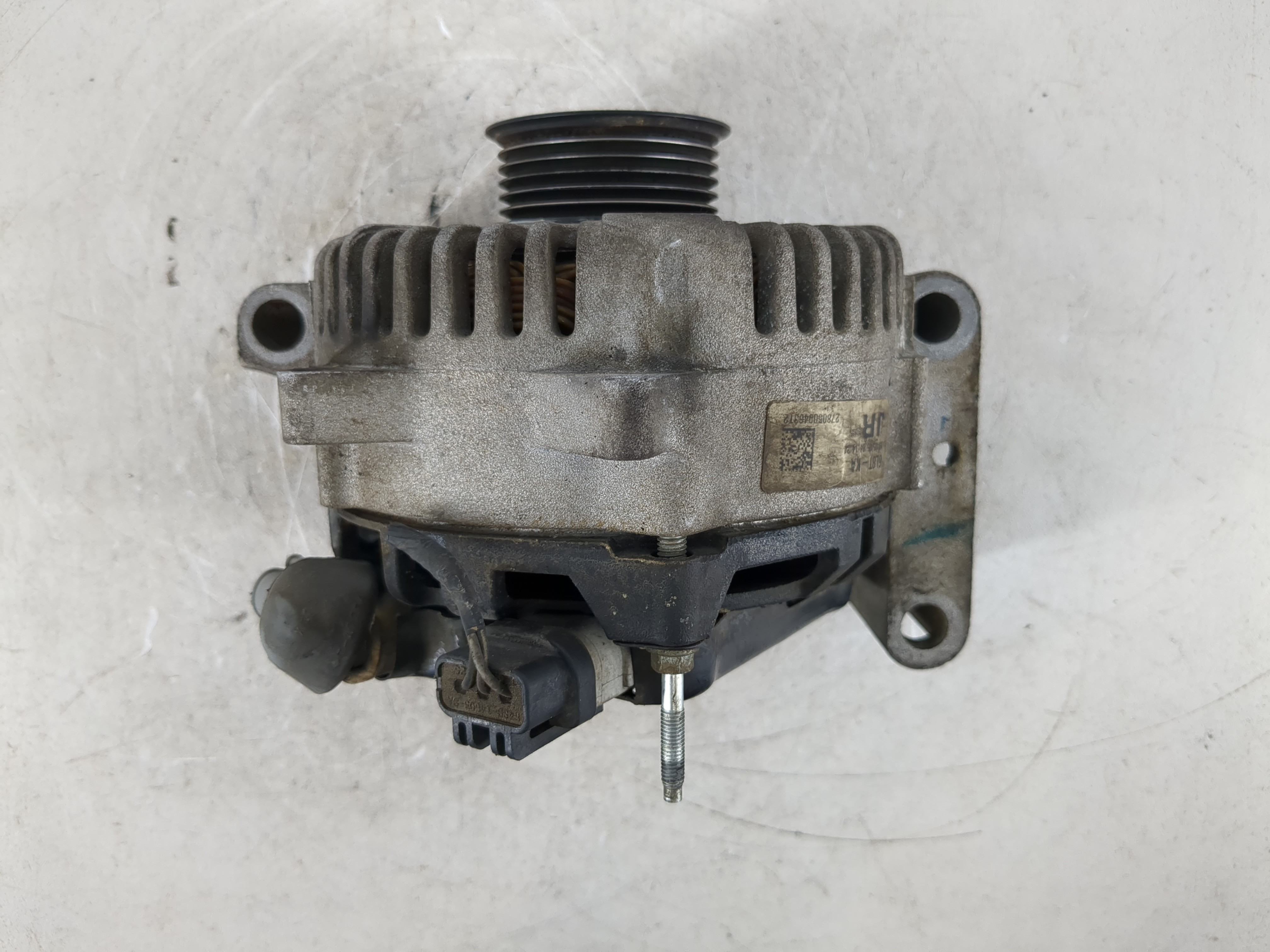 Picture of 2005-2007 Ford Escape Alternator Generator Charging Assembly Engine Oem 1089778