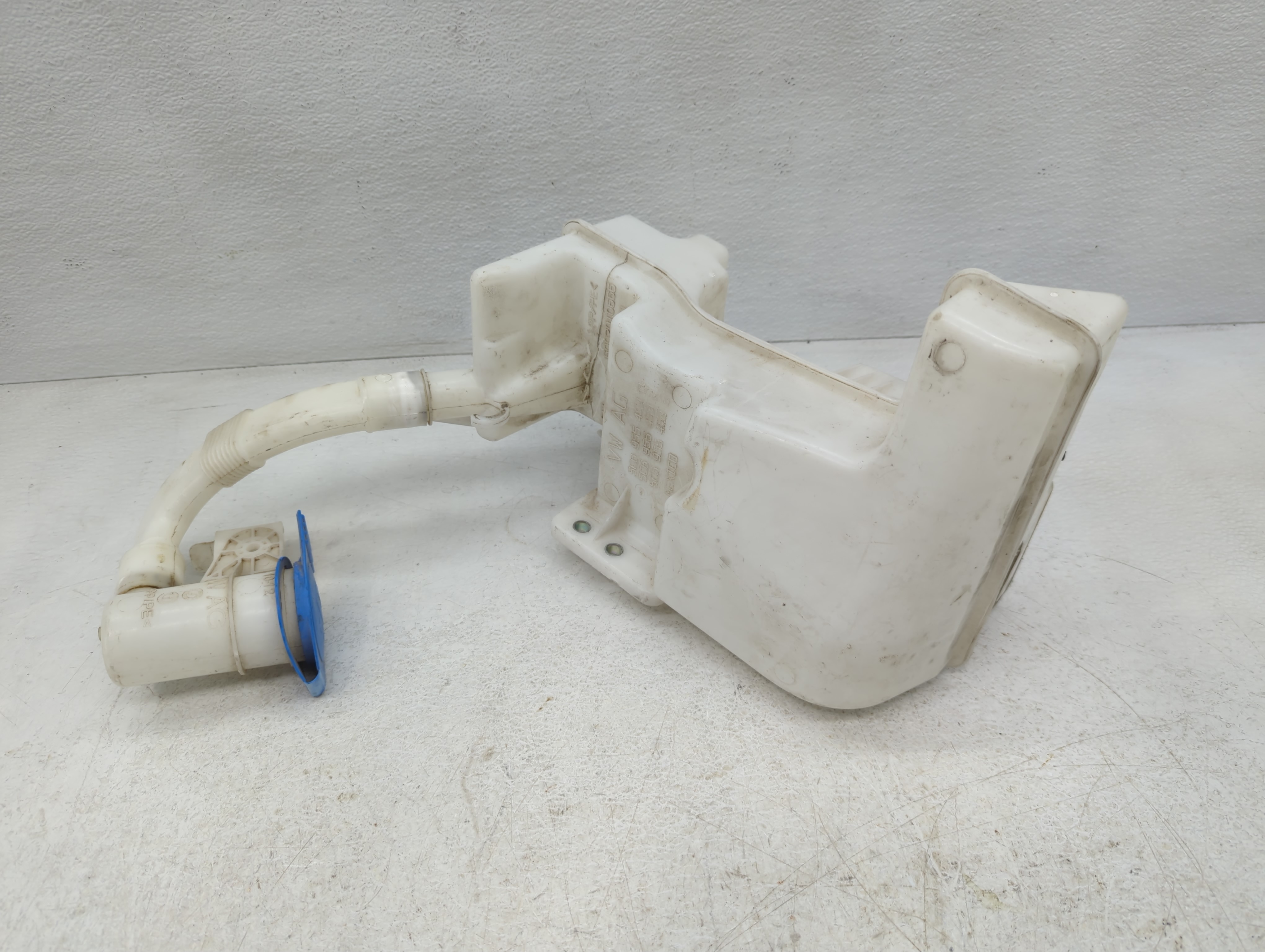 2014 Volkswagen Beetle Windshield Washer Fluid Reservoir Bottle Oem 1089944 - Oemusedautoparts1.com
