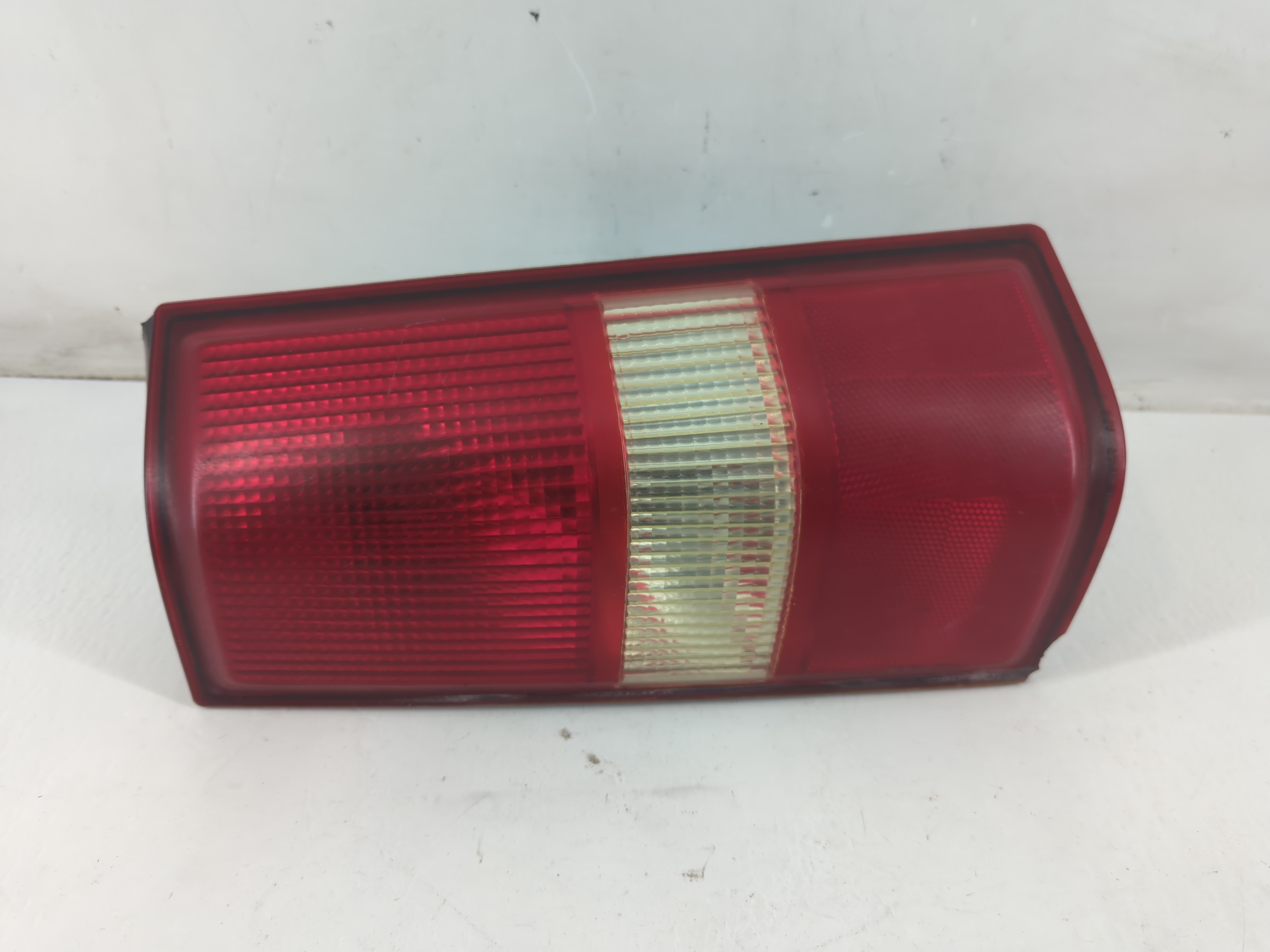 2003-2019 Gmc Savana 2500 Passenger Right Side Tail Light Taillight Oem 1089977 - Oemusedautoparts1.com