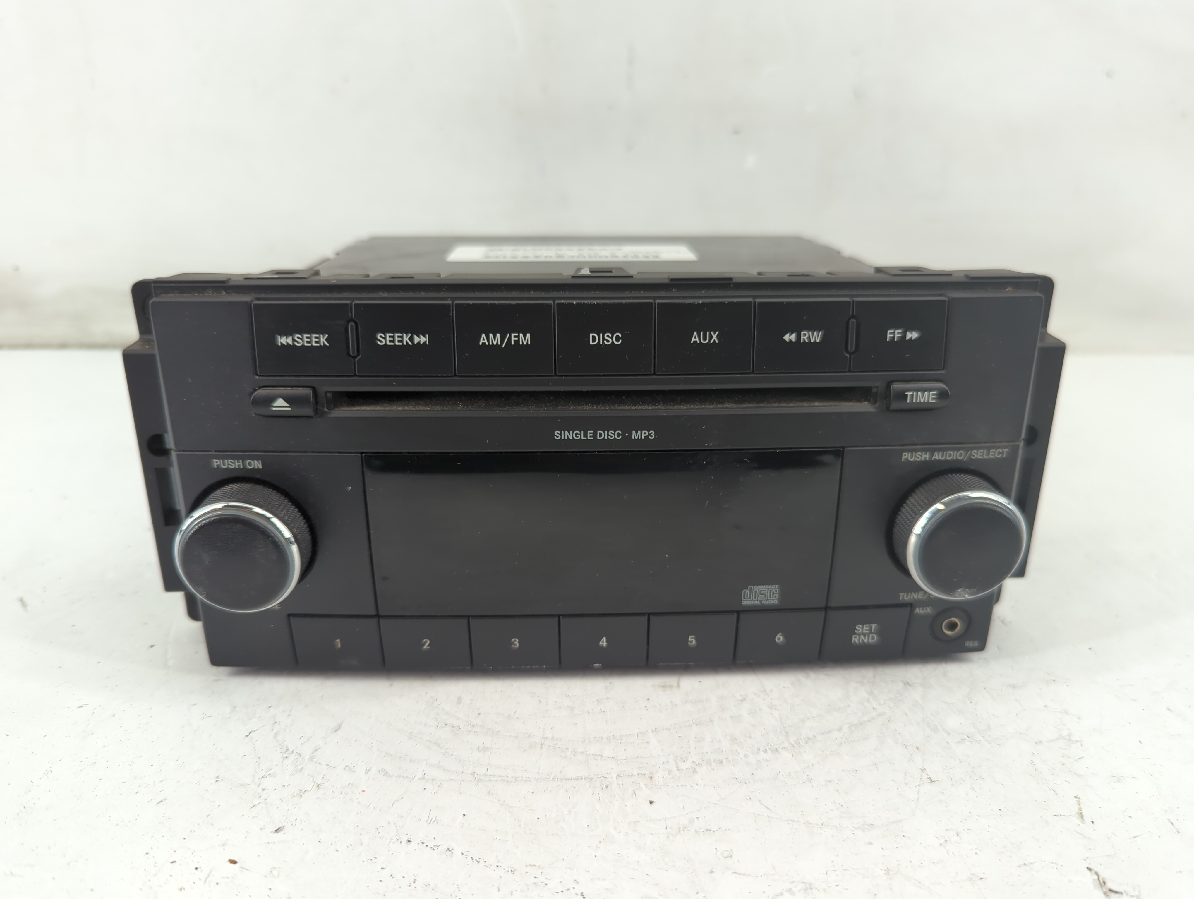 Picture of 2008-2010 Dodge Dakota Am Fm Cd Player Radio Receiver 1090069