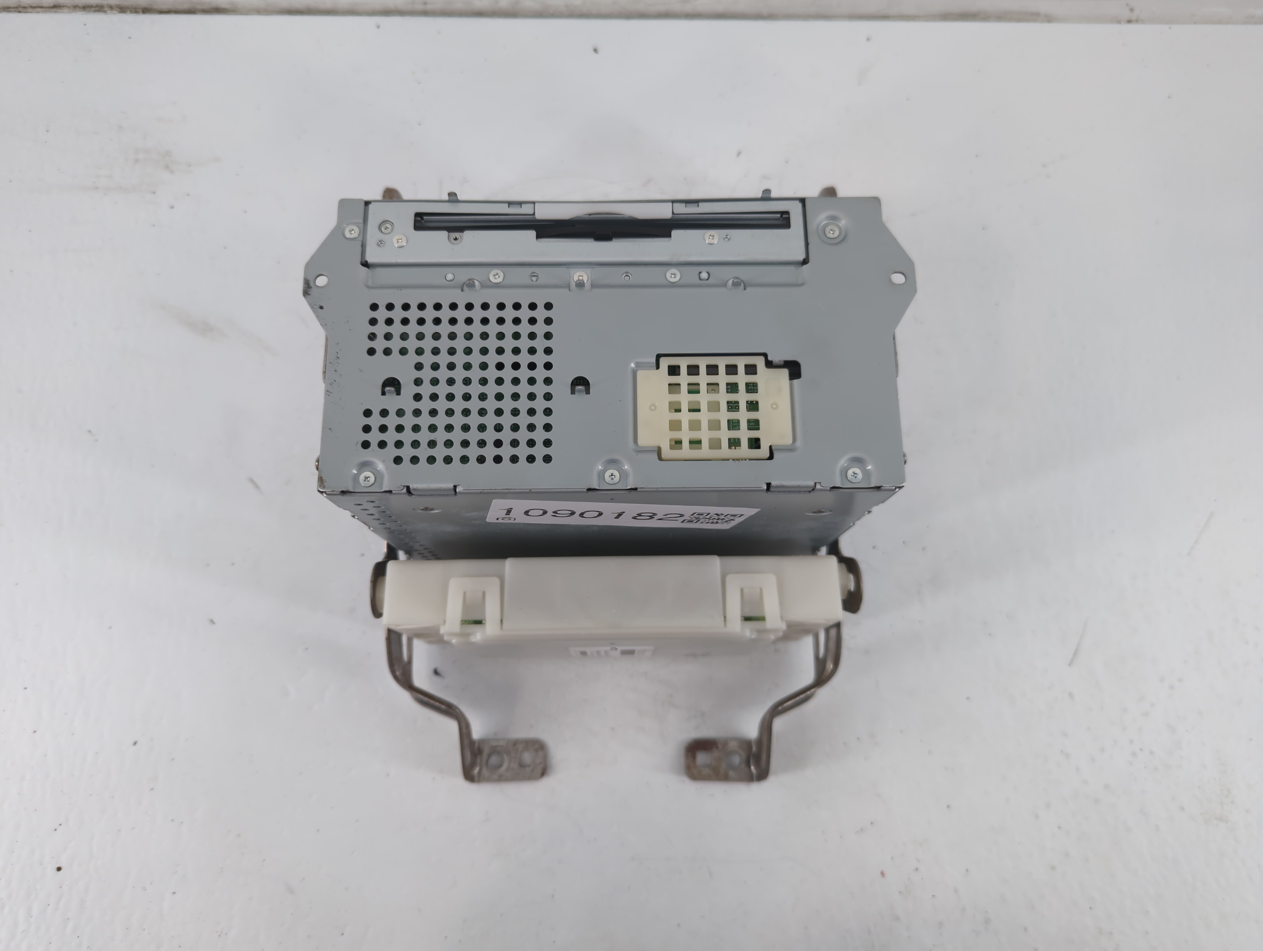 2013-2014 Nissan Pathfinder Am Fm Cd Player Radio Receiver 1090182 - Oemusedautoparts1.com
