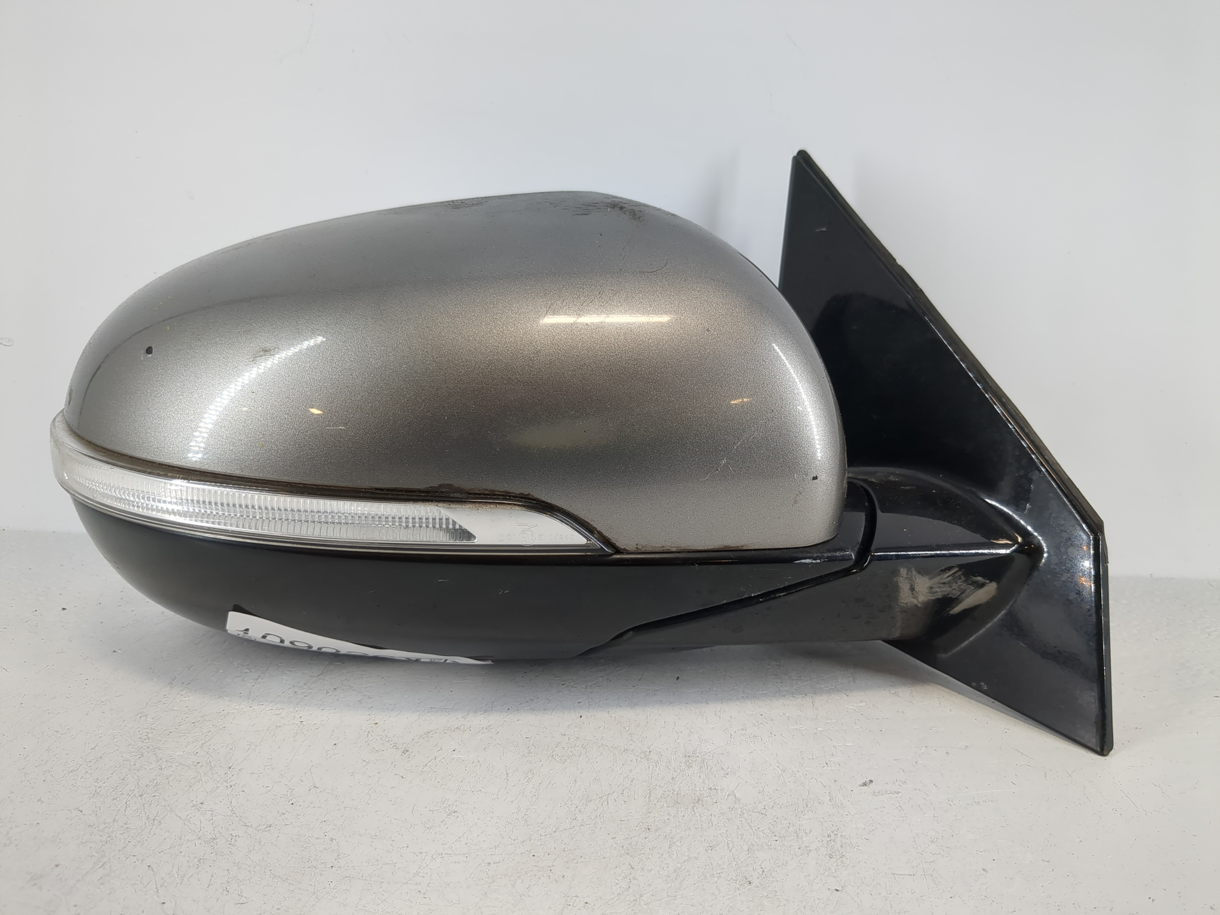 2016-2020 Kia Sorento Passenger Right Side View Power Door Mirror Gray 1090203 - Oemusedautoparts1.com