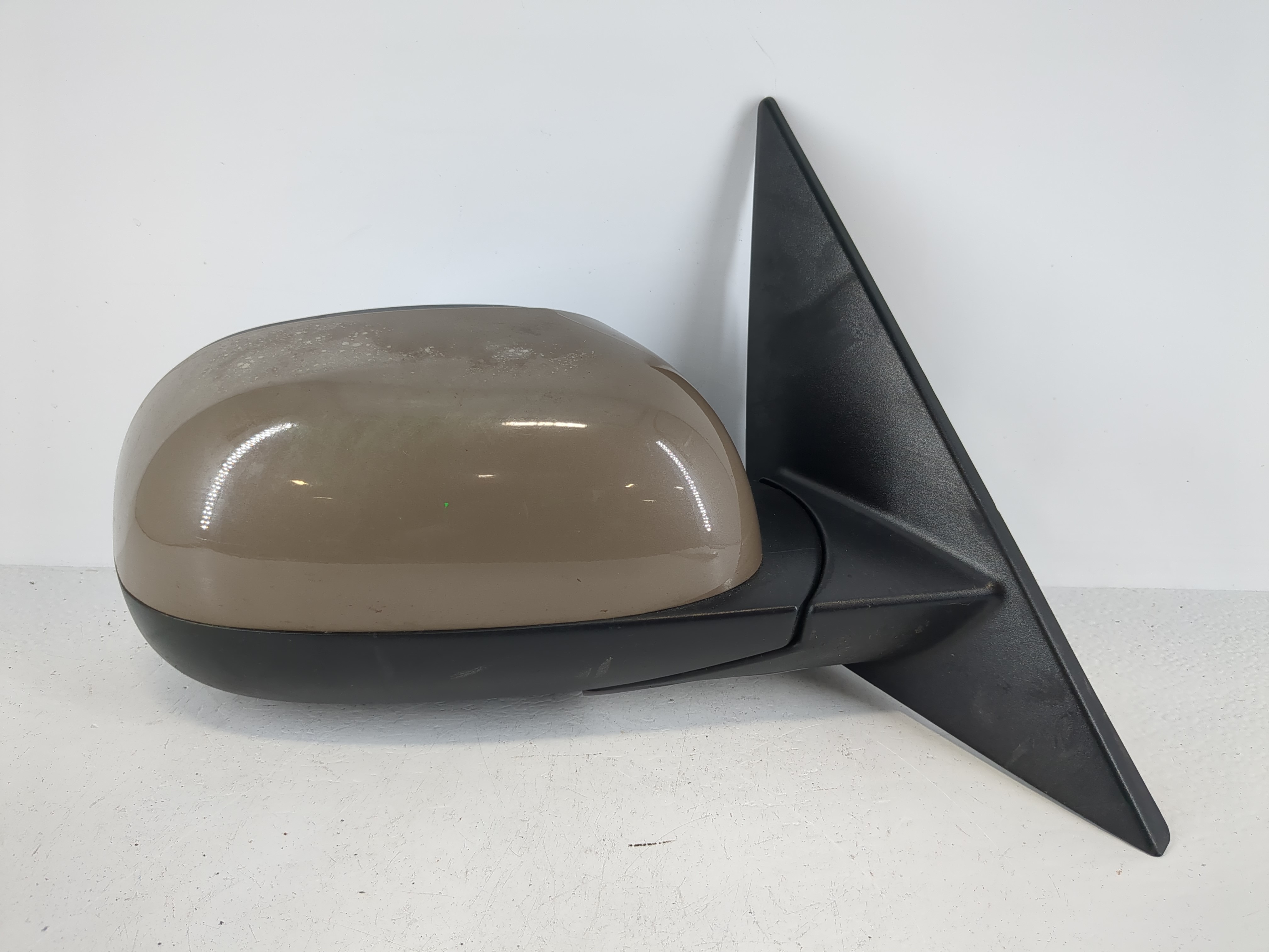 2014-2019 Kia Soul Passenger Right Side View Power Door Mirror Brown 1090264 - Oemusedautoparts1.com