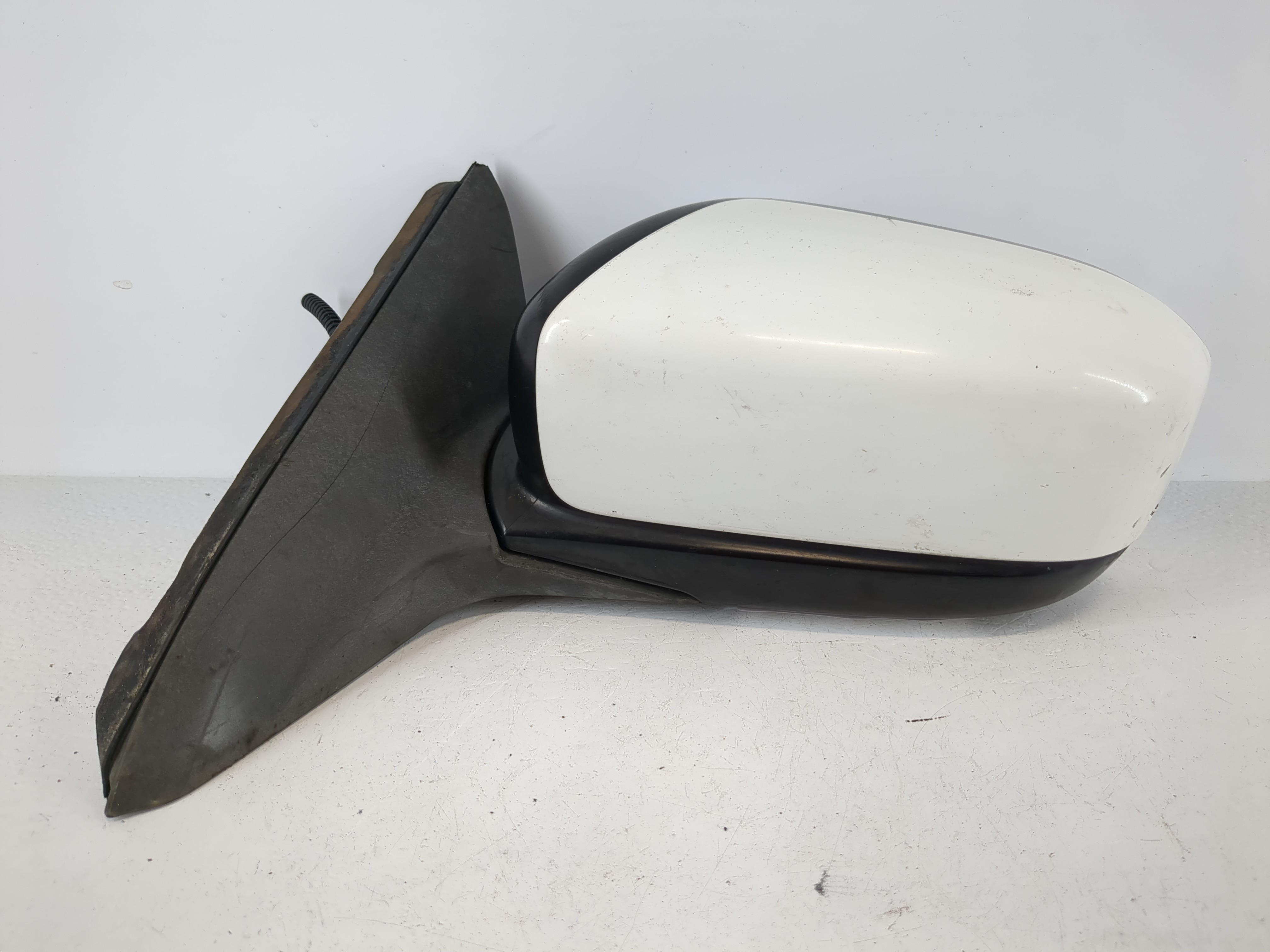 2003-2007 Honda Accord Driver Left Side View Power Door Mirror White 1090265 - Oemusedautoparts1.com