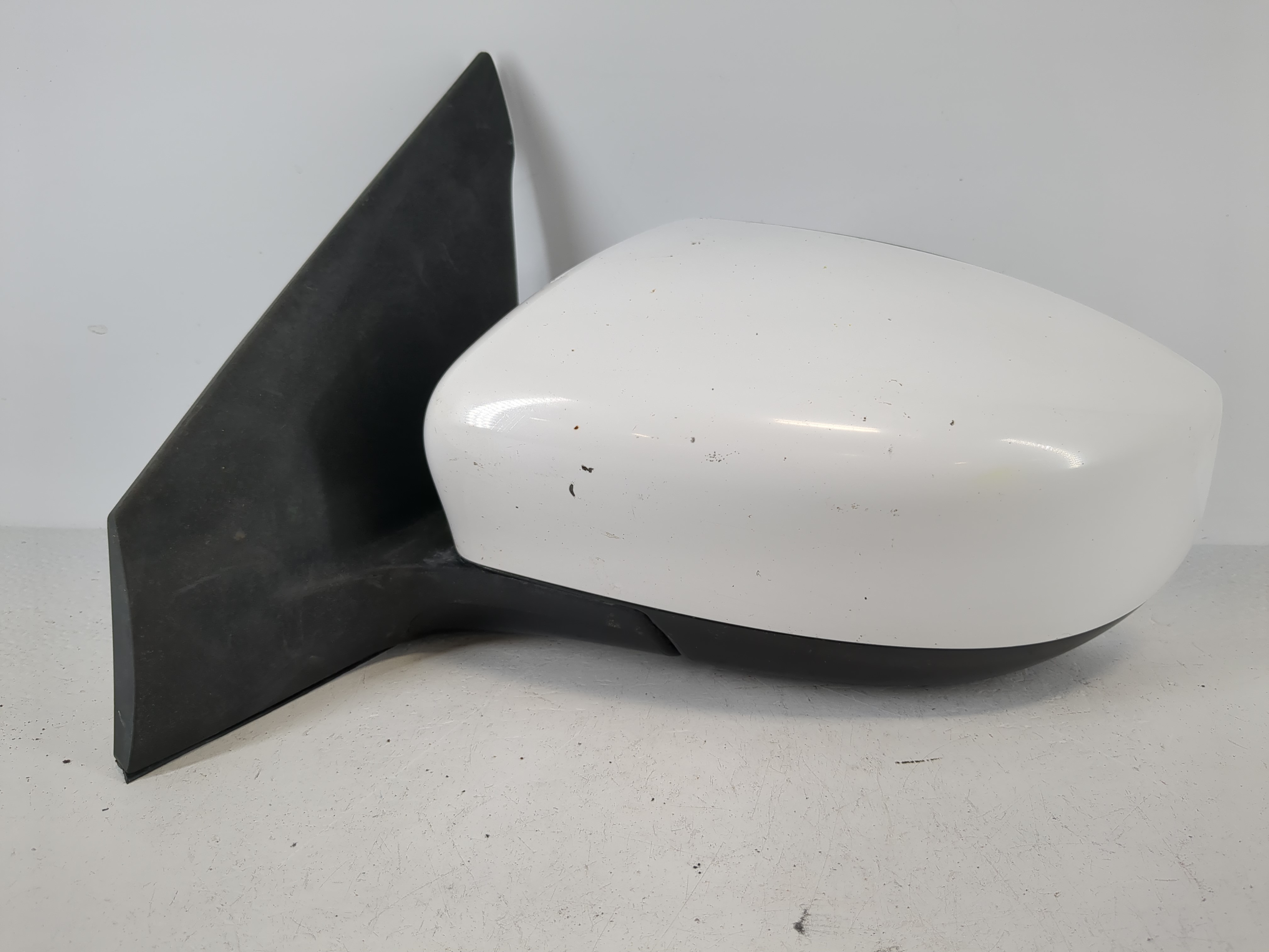 2013-2015 Nissan Sentra Driver Left Side View Power Door Mirror White 1090267 - Oemusedautoparts1.com