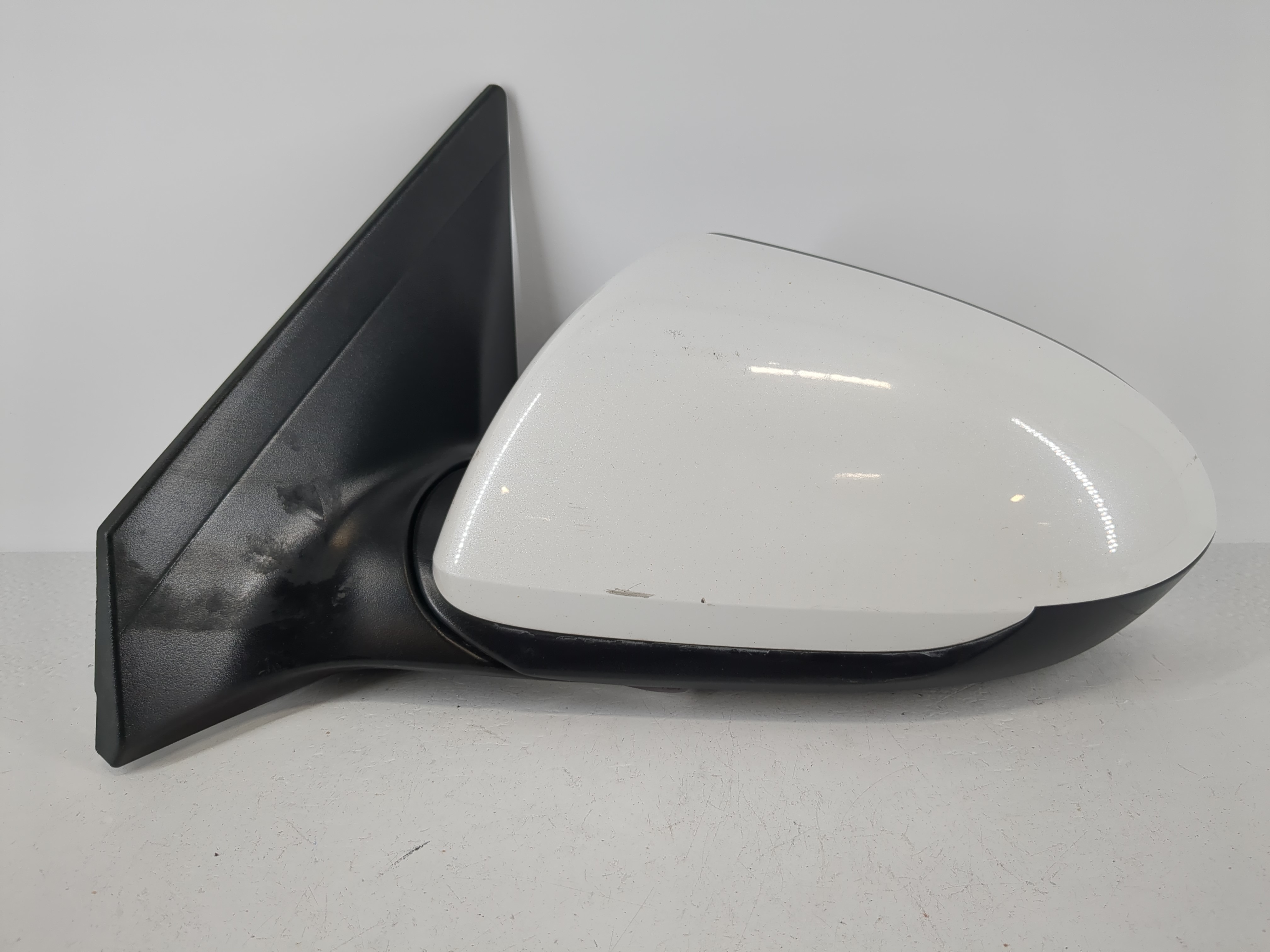 2017-2020 Hyundai Elantra Driver Left Side View Power Door Mirror White 1090293 - Oemusedautoparts1.com