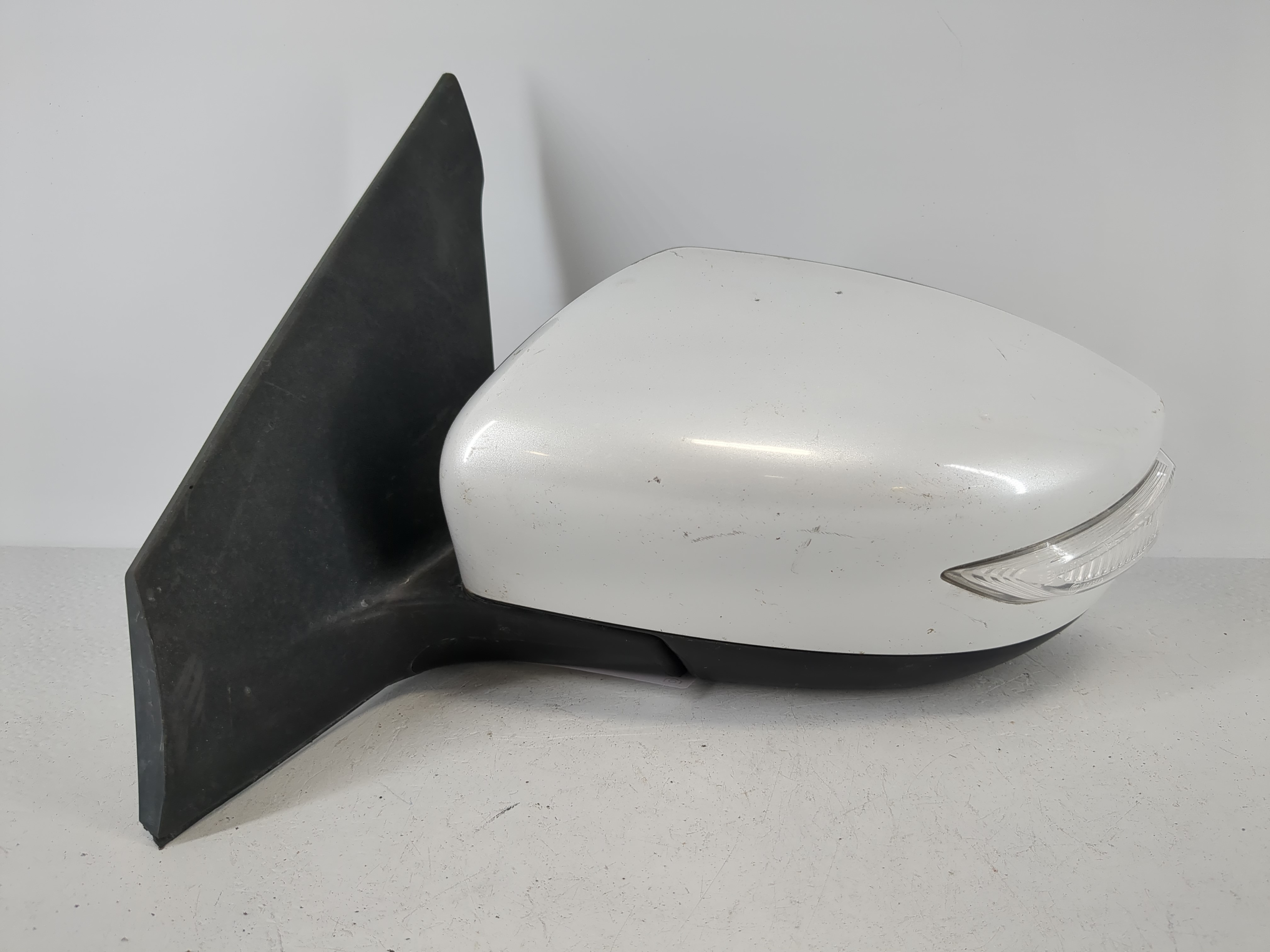 2013-2015 Nissan Sentra Driver Left Side View Power Door Mirror White 1090321 - Oemusedautoparts1.com