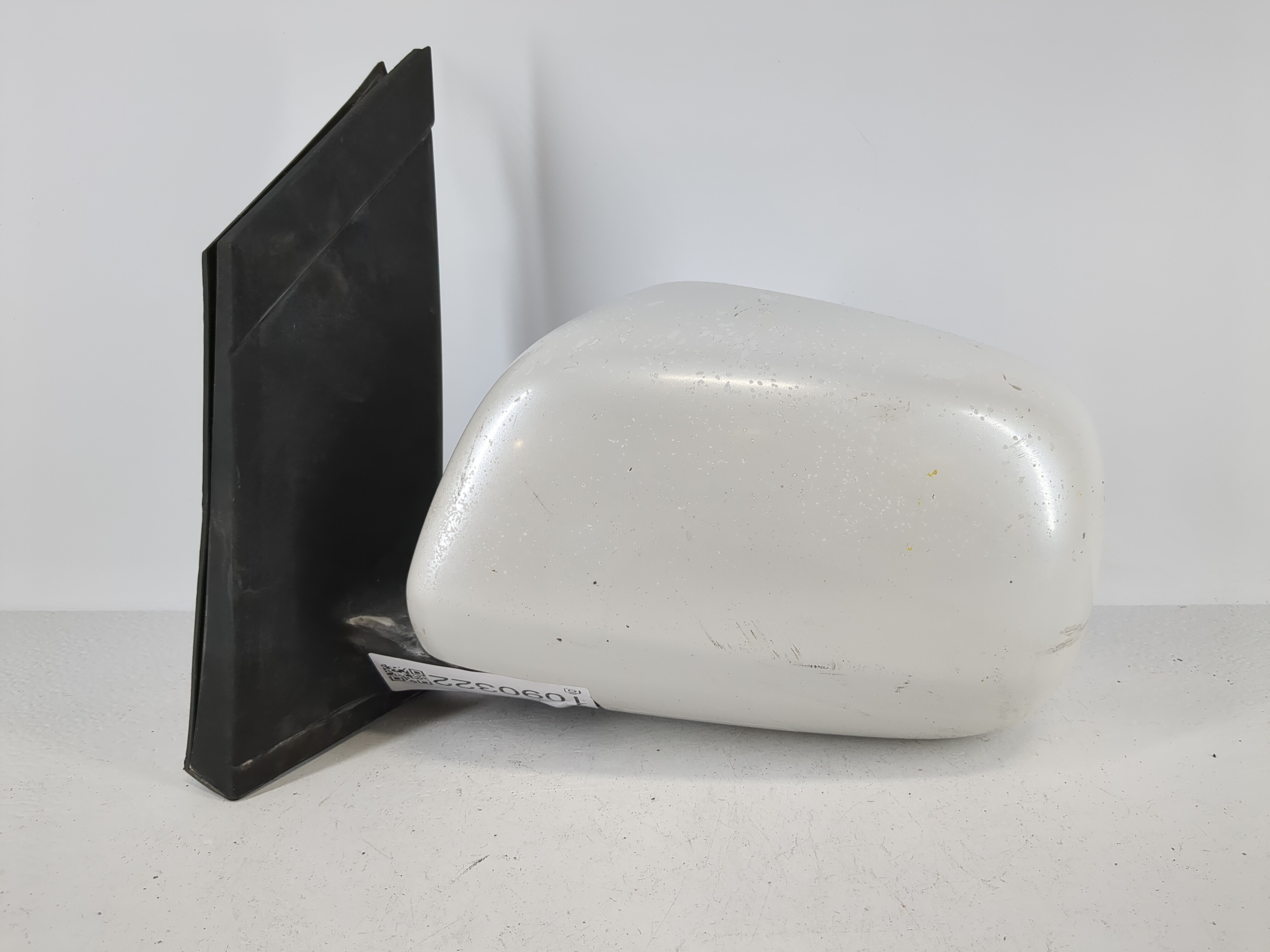 2004-2010 Toyota Sienna Driver Left Side View Power Door Mirror White 1090322 - Oemusedautoparts1.com