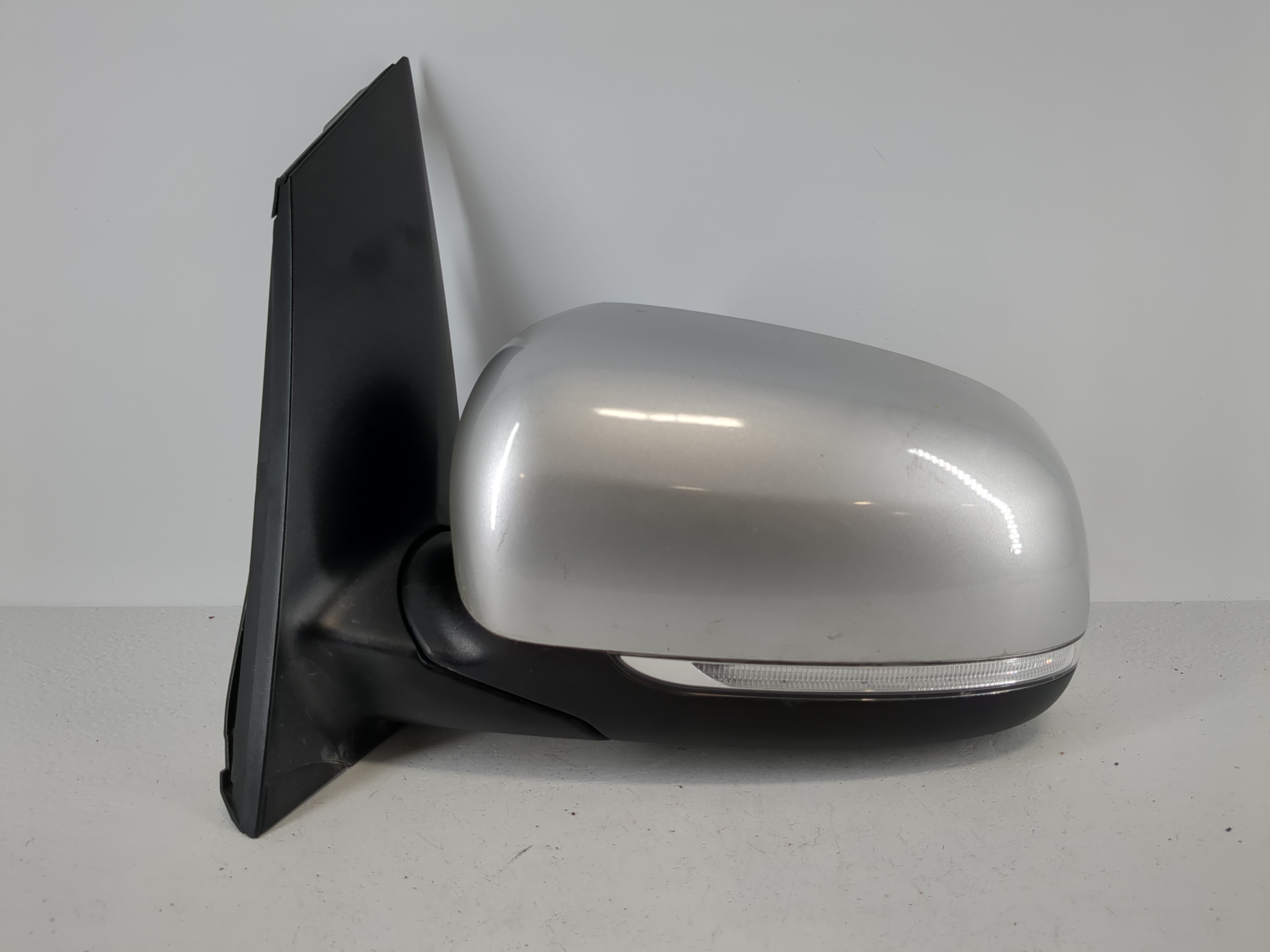 2015-2018 Kia Sedona Driver Left Side View Power Door Mirror Gray 1090330 - Oemusedautoparts1.com