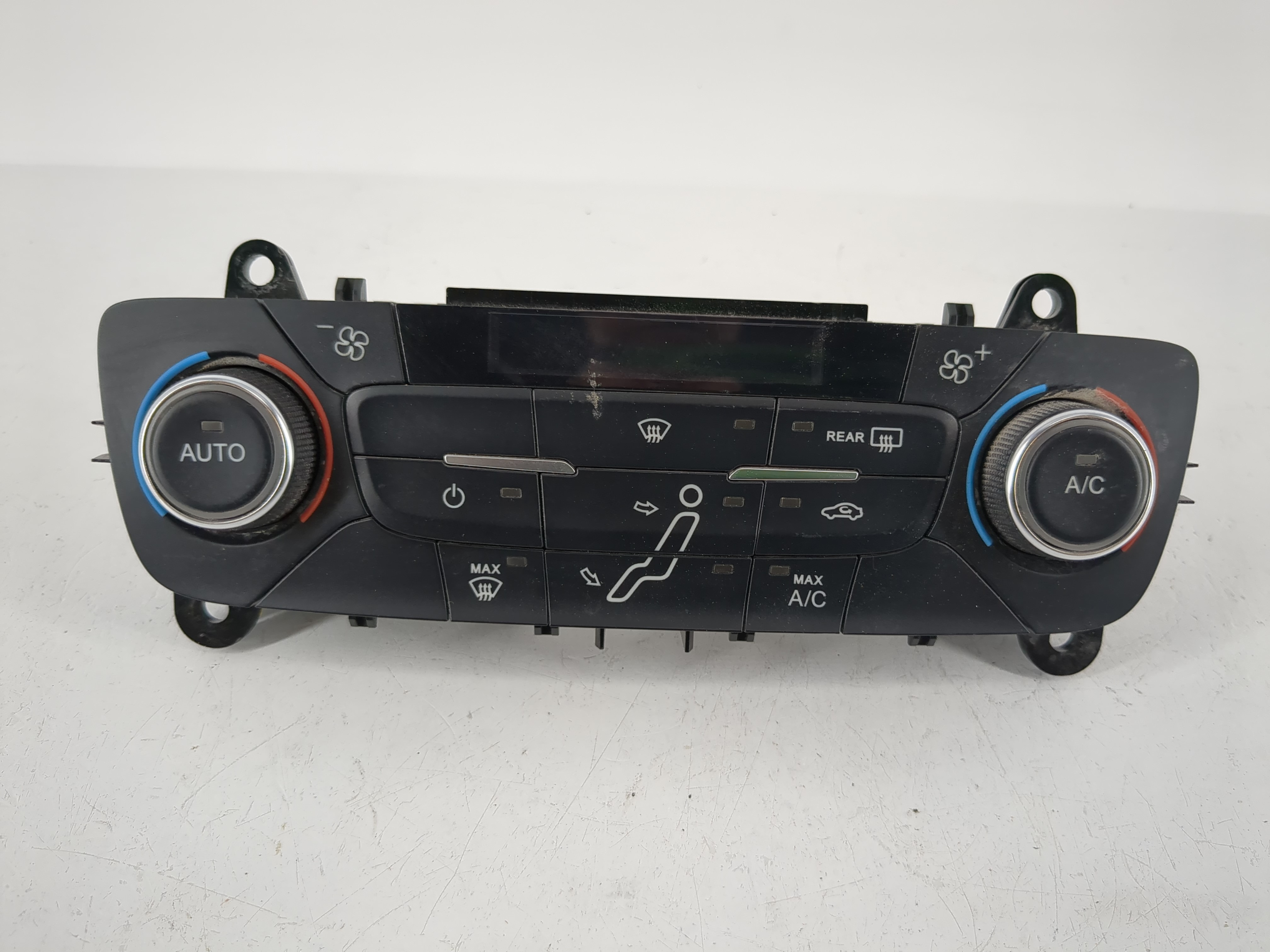 2015-2018 Ford Focus Ac Heater Climate Control F1et-18c612-aj 1090431 - Oemusedautoparts1.com