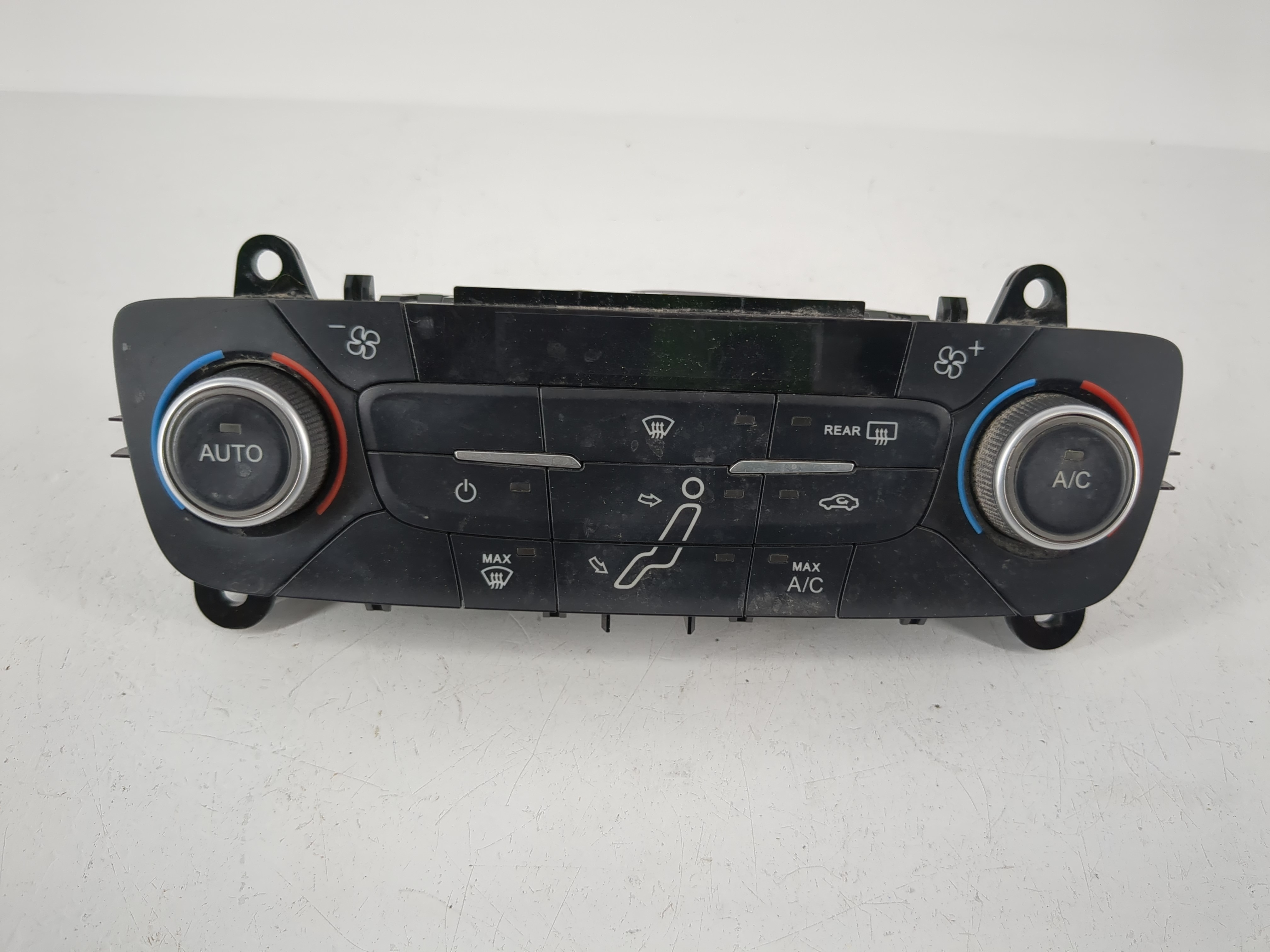 2015-2018 Ford Focus Ac Heater Climate Control F1et-18c612-aj 1090432 - Oemusedautoparts1.com