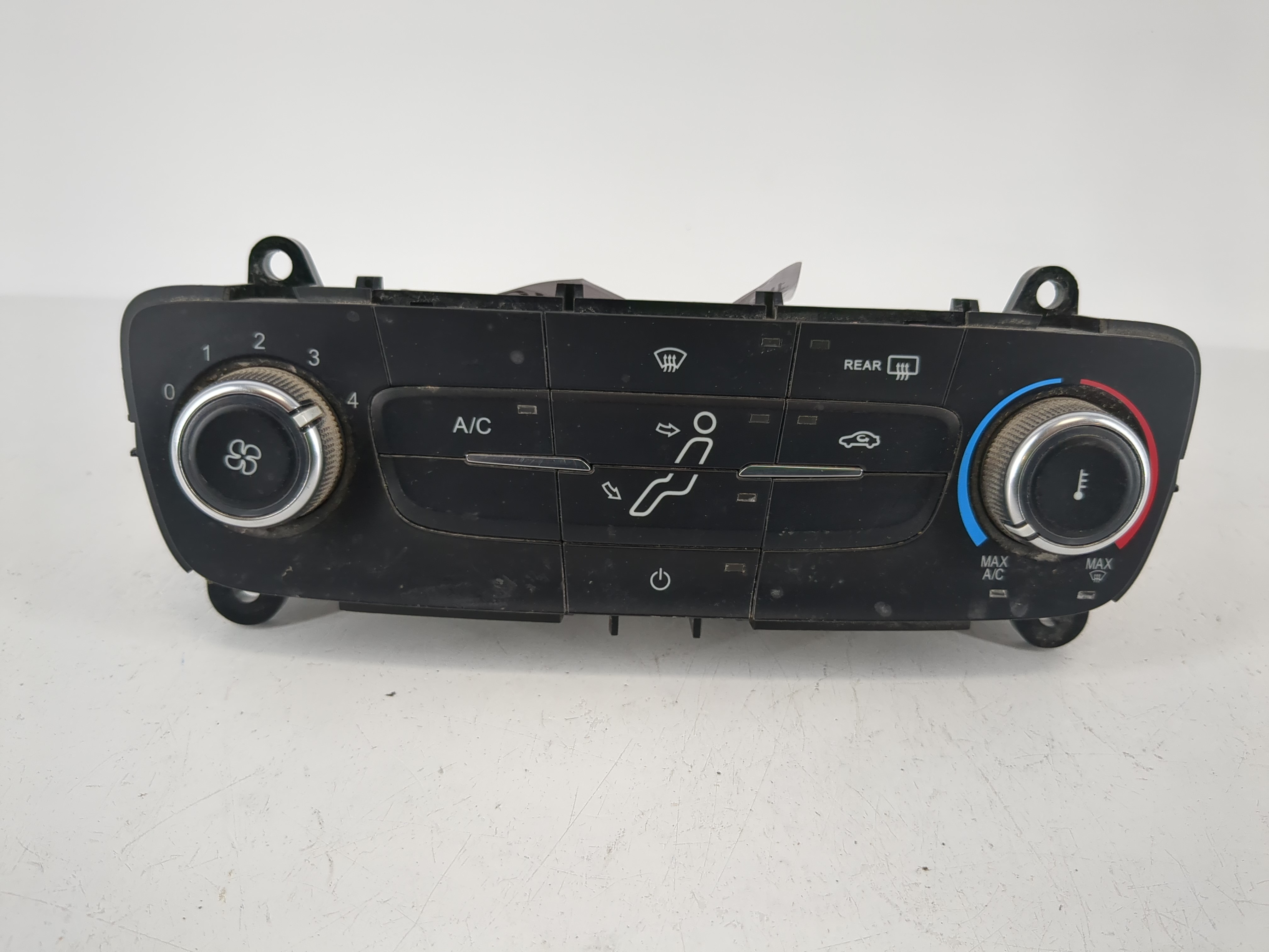 2015-2018 Ford Focus Ac Heater Climate Control F1et-19980-jf 1090435 - Oemusedautoparts1.com