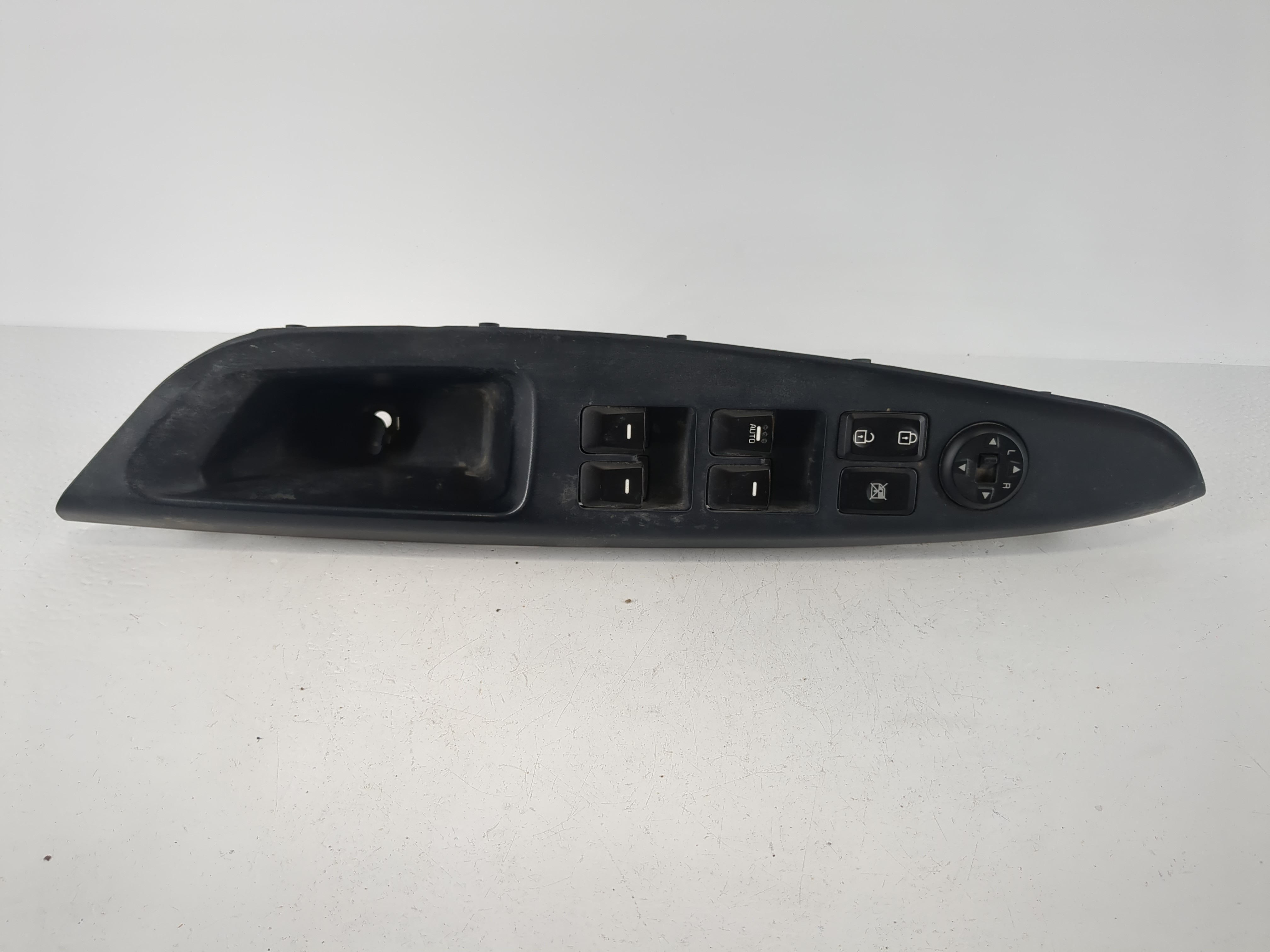 2016-2017 Kia Rio Driver Left Door Master Power Window Switch 1090457 - Oemusedautoparts1.com
