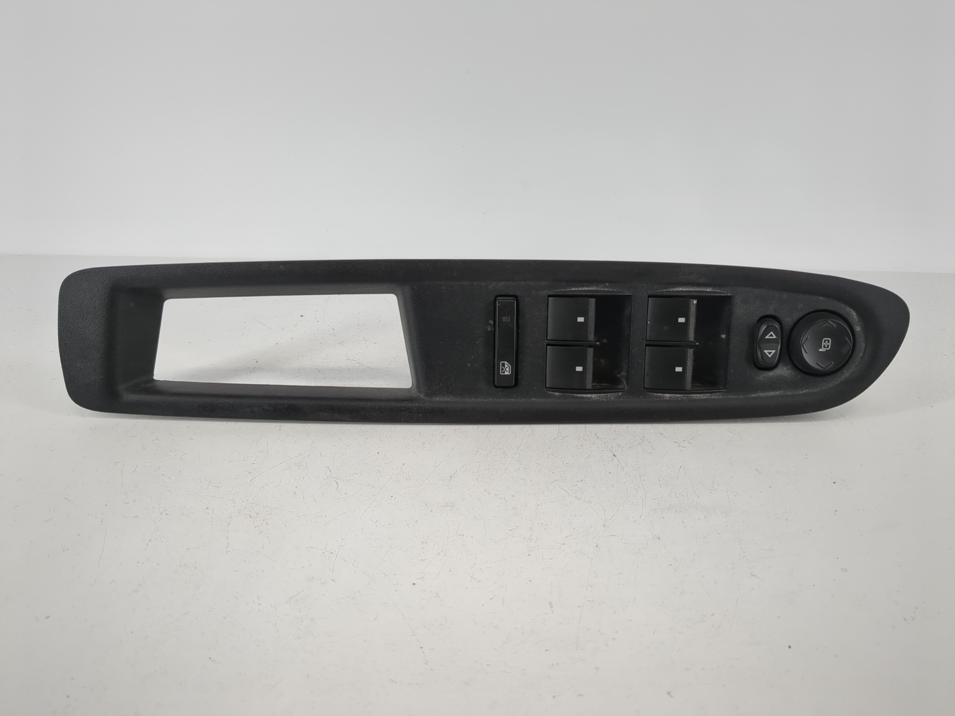 2009-2017 Chevrolet Traverse Driver Left Door Master Power Window Switch 1090607 - Oemusedautoparts1.com
