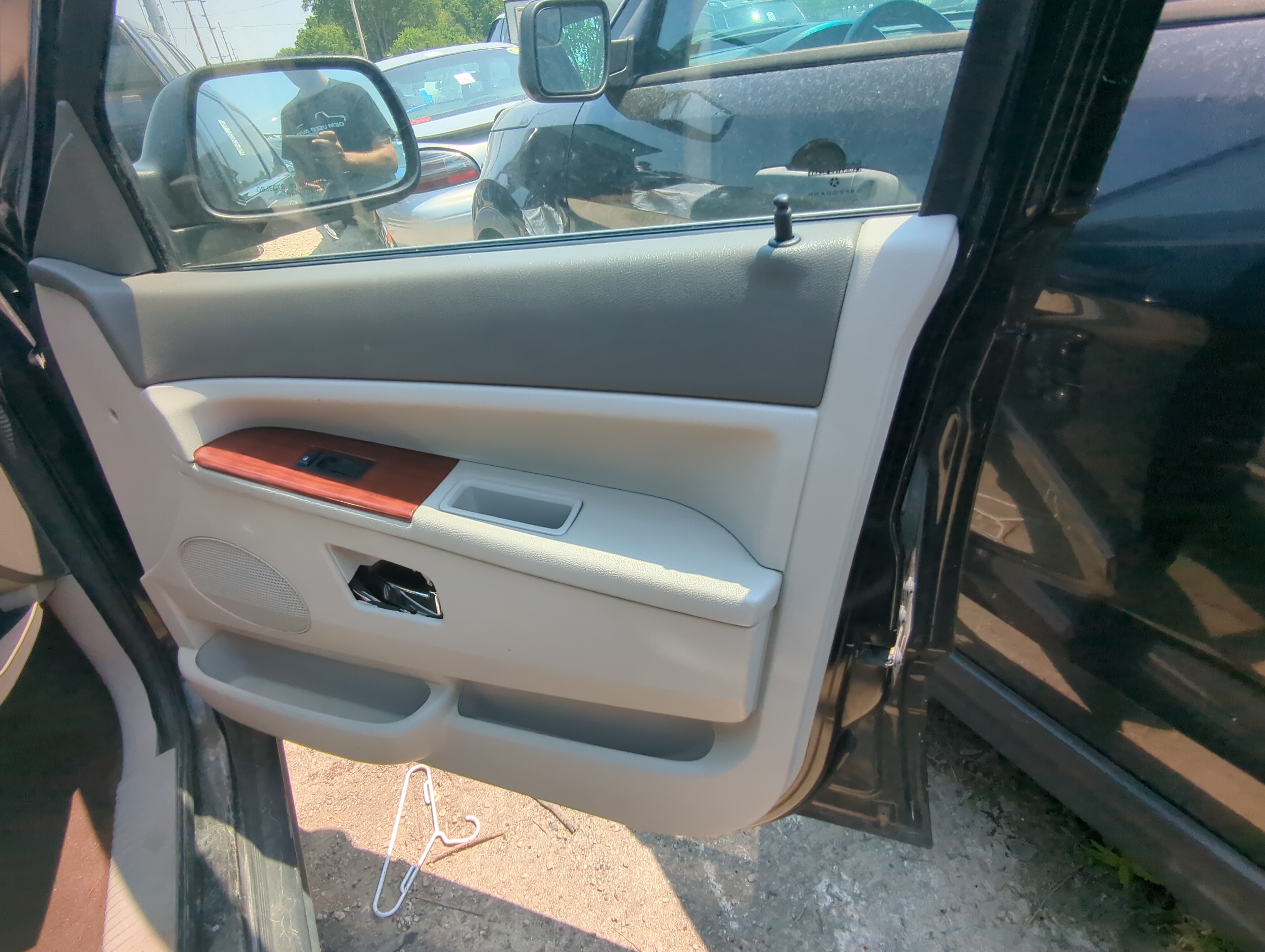 2005 Jeep Grand Cherokee Front Right Passenger Interior Door Panel Trim 1091285 - Oemusedautoparts1.com