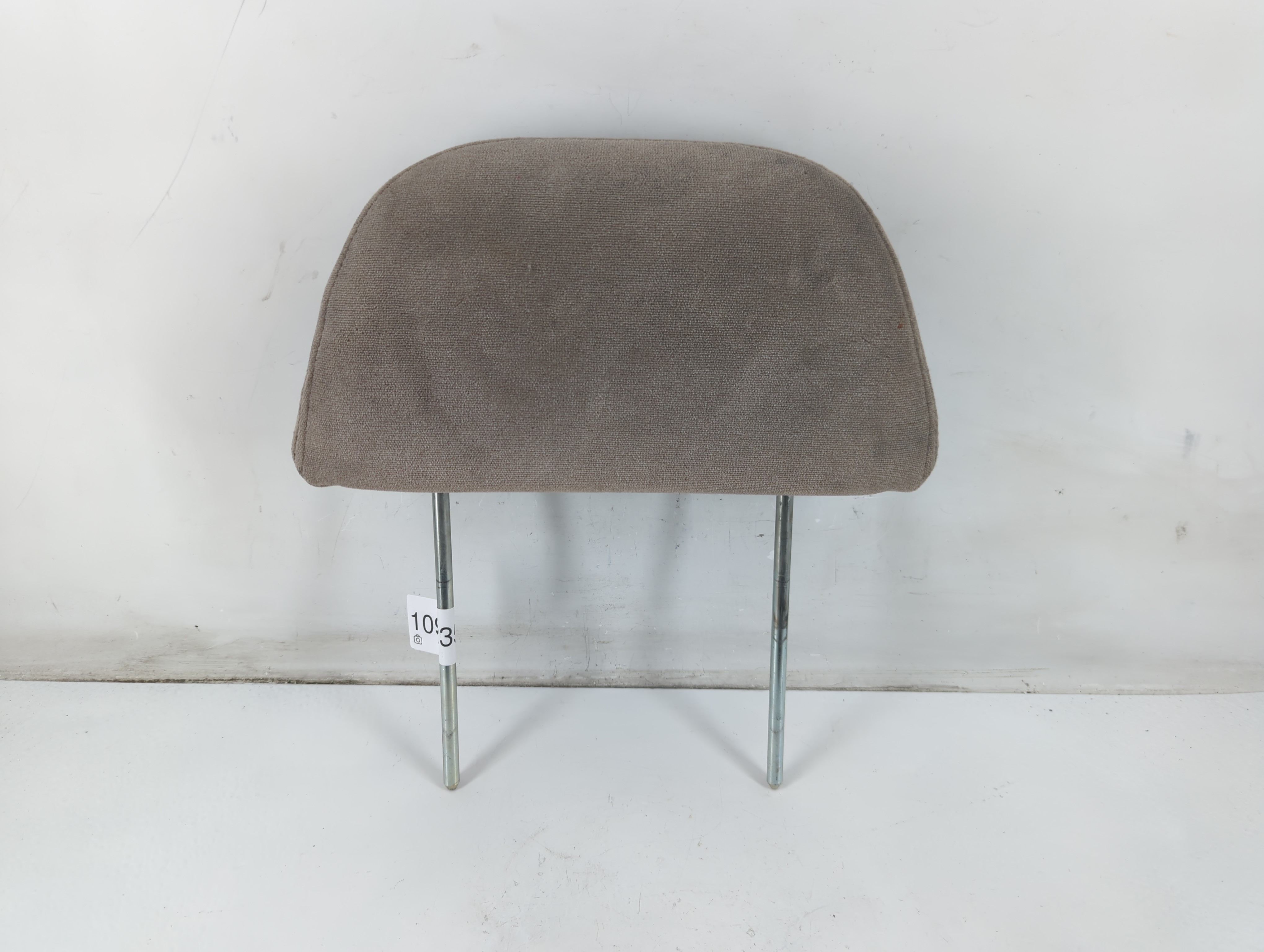 1996 Chevrolet Silverado 3500 Headrest Head Rest Rear Center Seat Beige 1092352 - Oemusedautoparts1.com