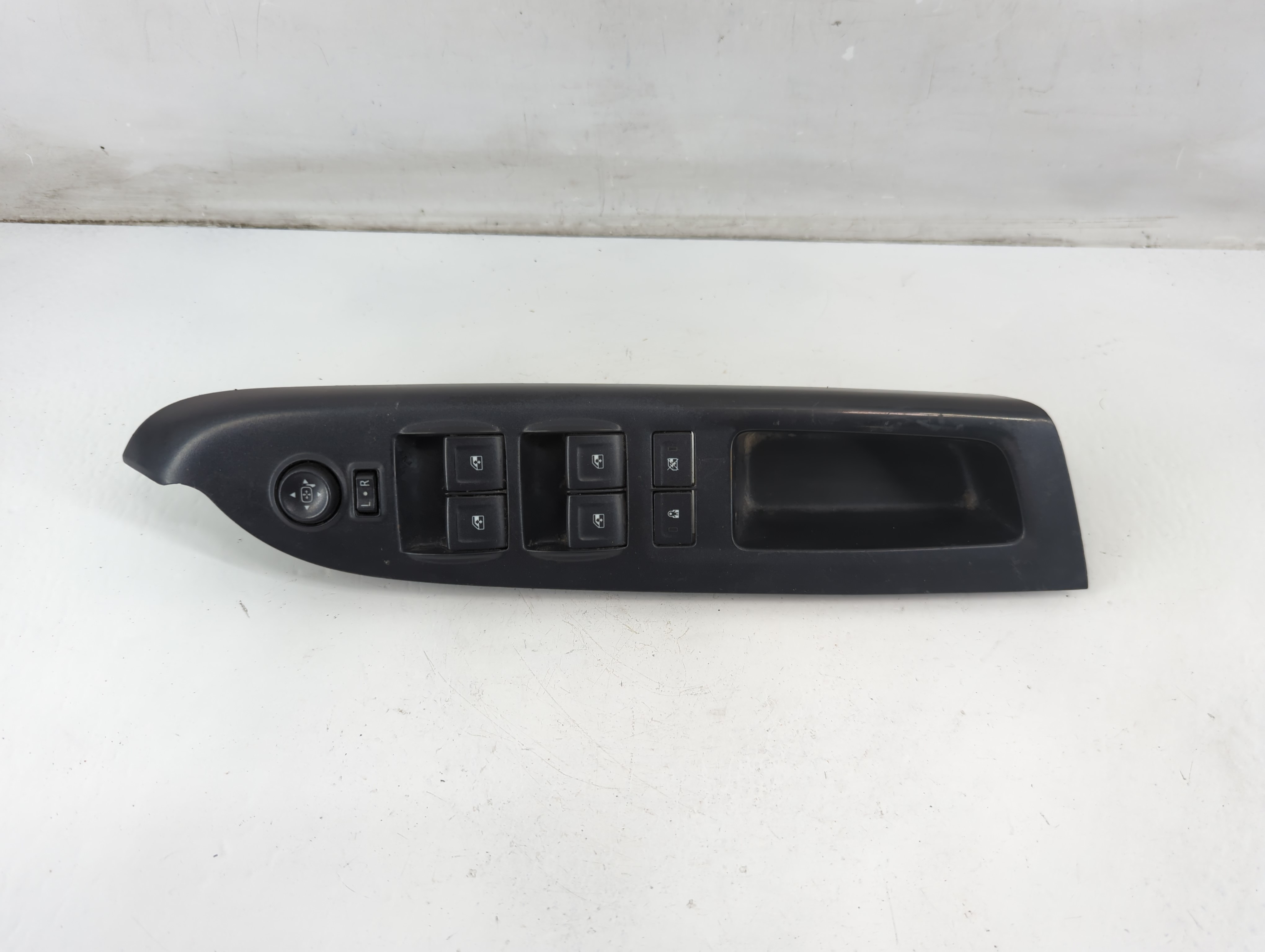 2015-2022 Chevrolet Colorado Driver Left Door Master Power Window Switch 1092365 - Oemusedautoparts1.com