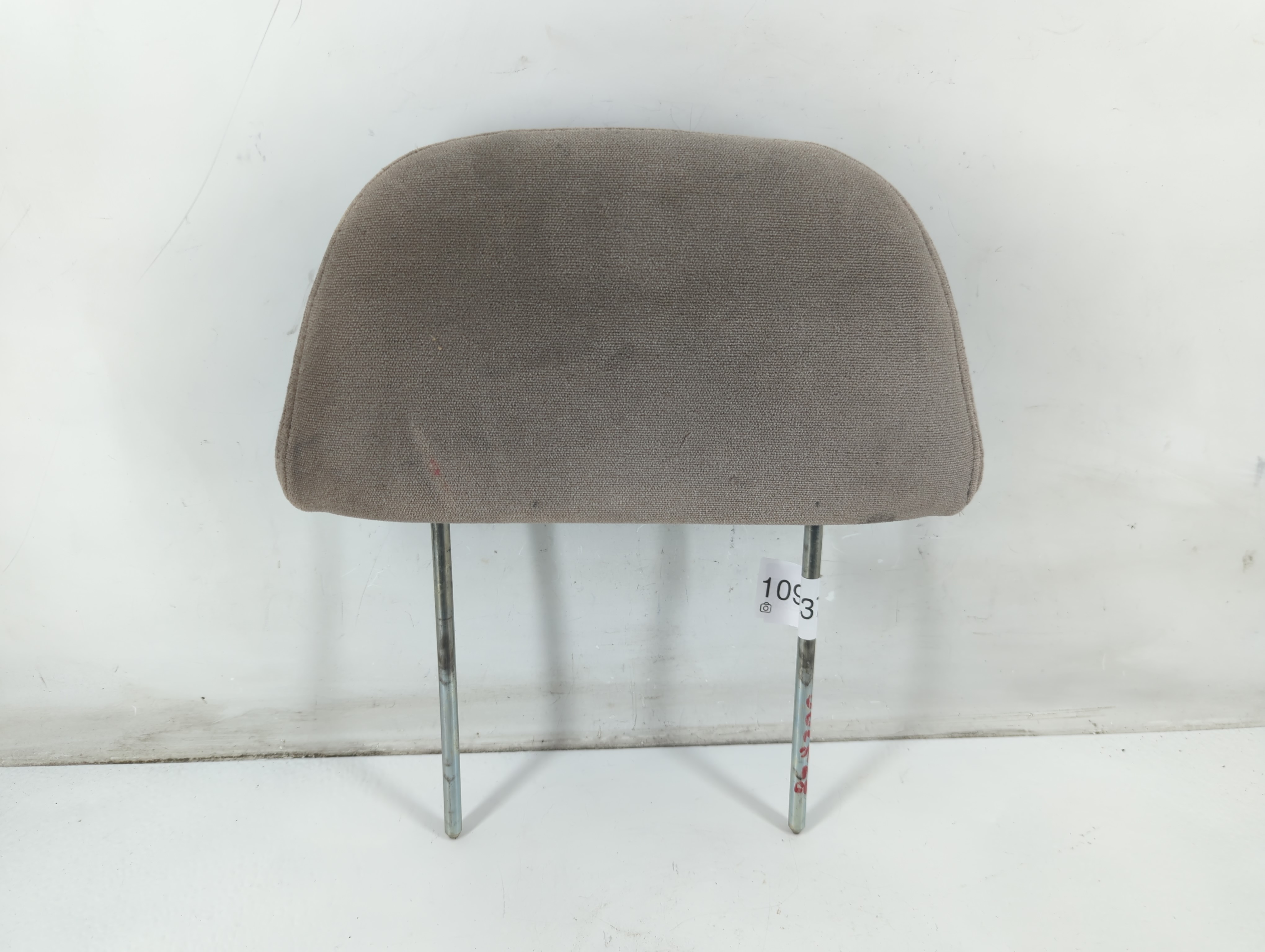 1996 Chevrolet Silverado 3500 Headrest Head Rest Rear Center Seat Beige 1092372 - Oemusedautoparts1.com