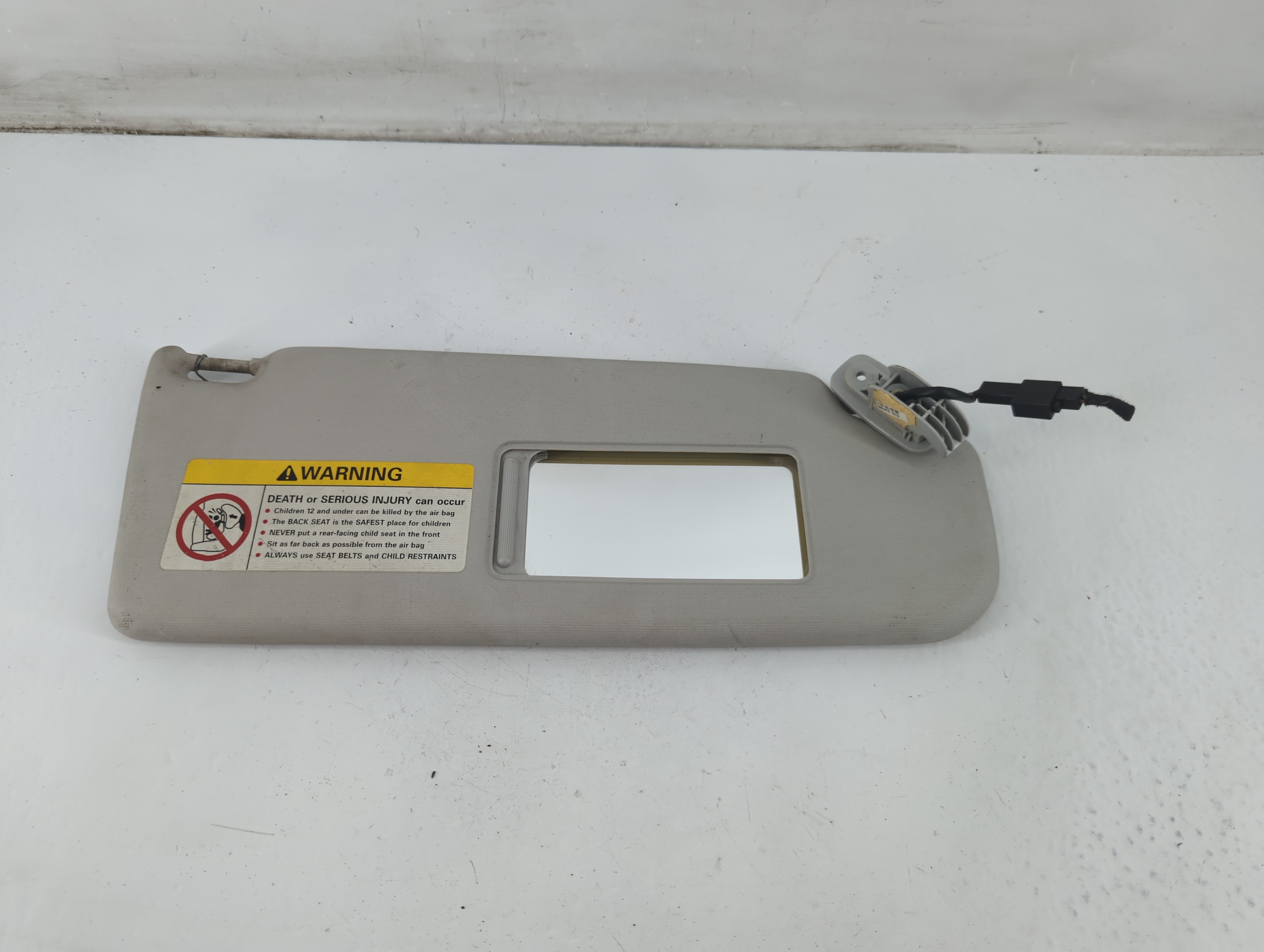 2000-2008 Volkswagen Passat Passenger Sun Visor Mirror Right Sunvisor 1092388 - Oemusedautoparts1.com