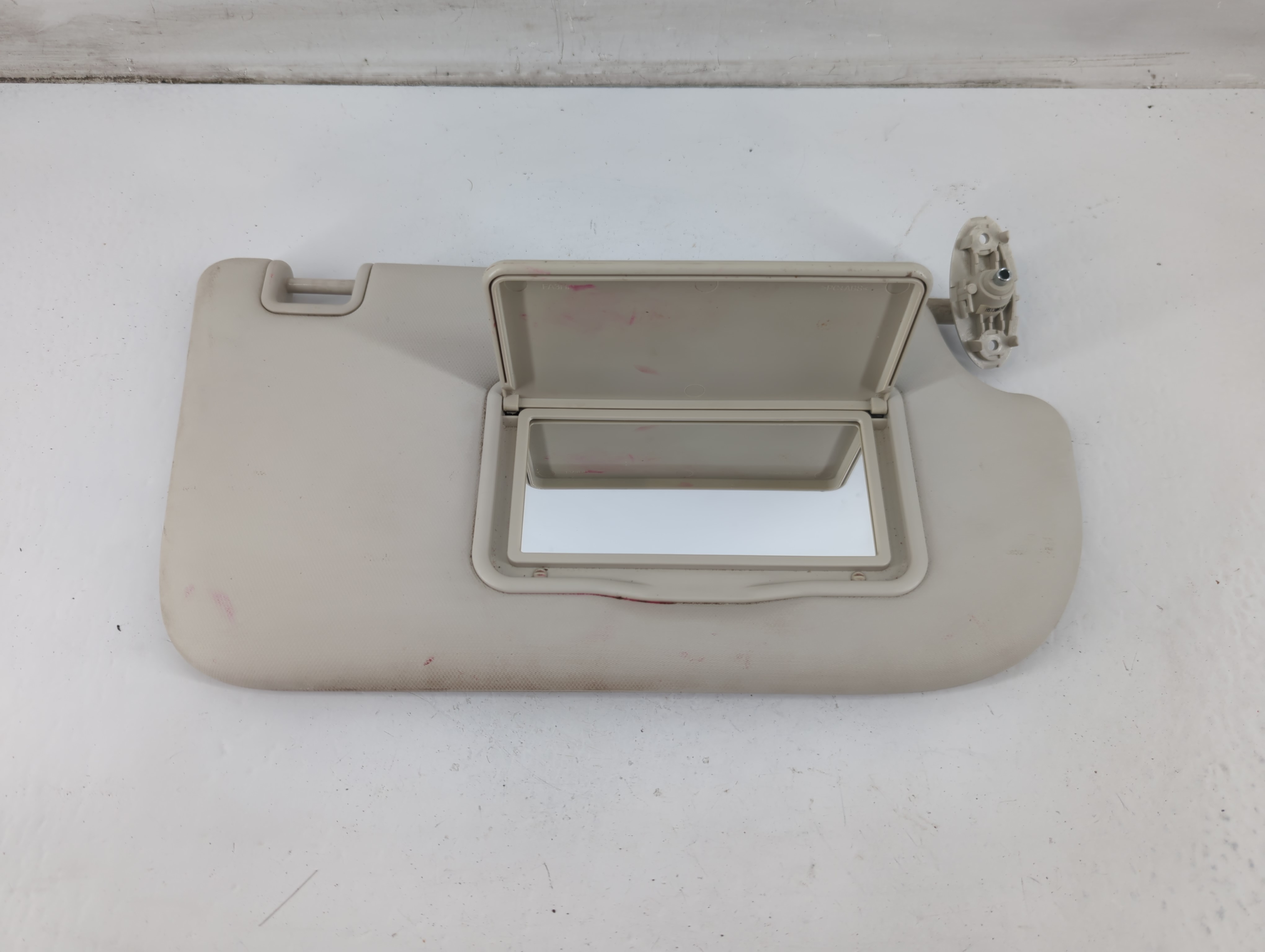 2013-2015 Ford Focus Passenger Sun Visor Mirror Right Sunvisor Ivory 1092392 - Oemusedautoparts1.com