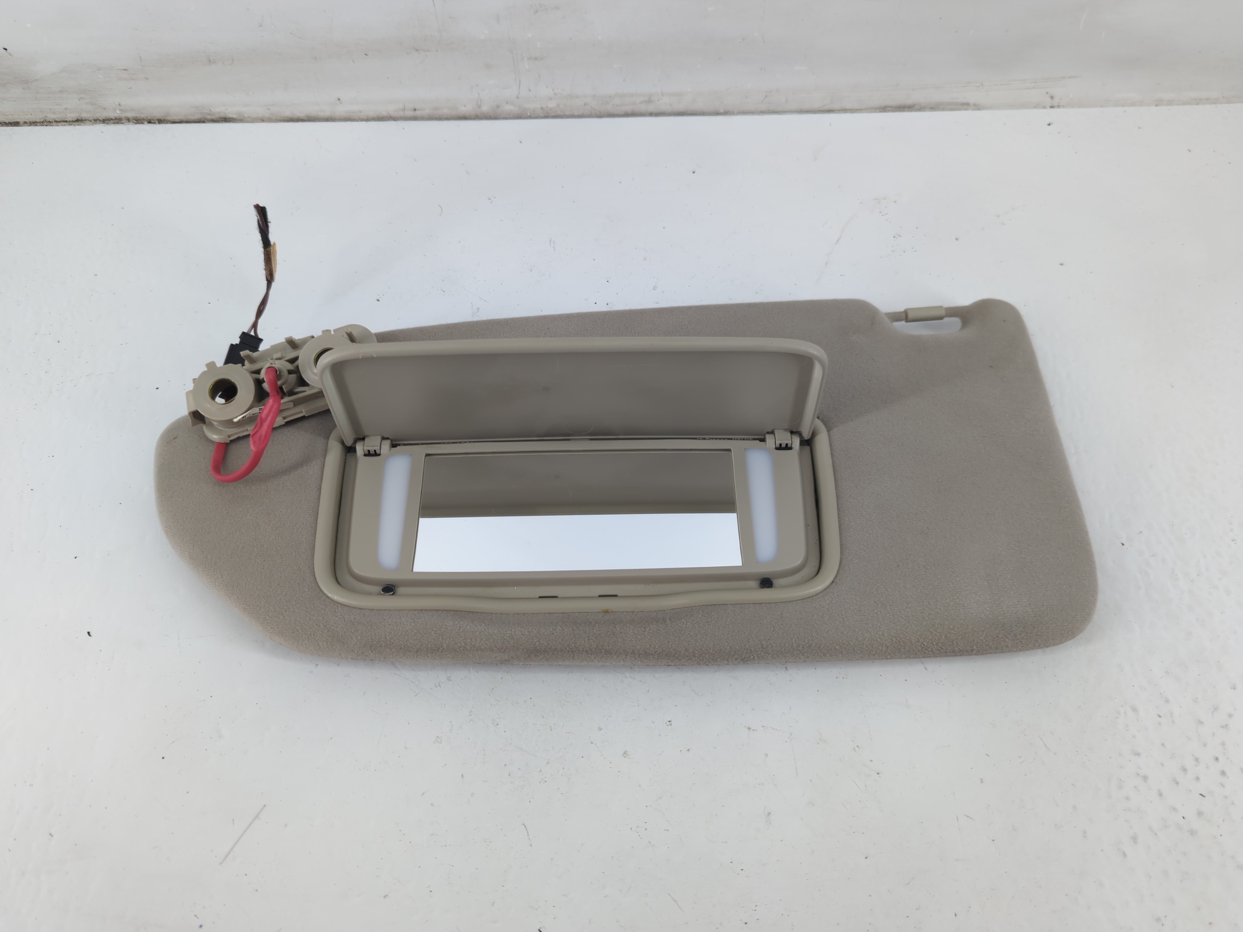 2005-2009 Volvo S60 Driver Sun Visor Mirror Left Sunvisor Gray 1092418 - Oemusedautoparts1.com