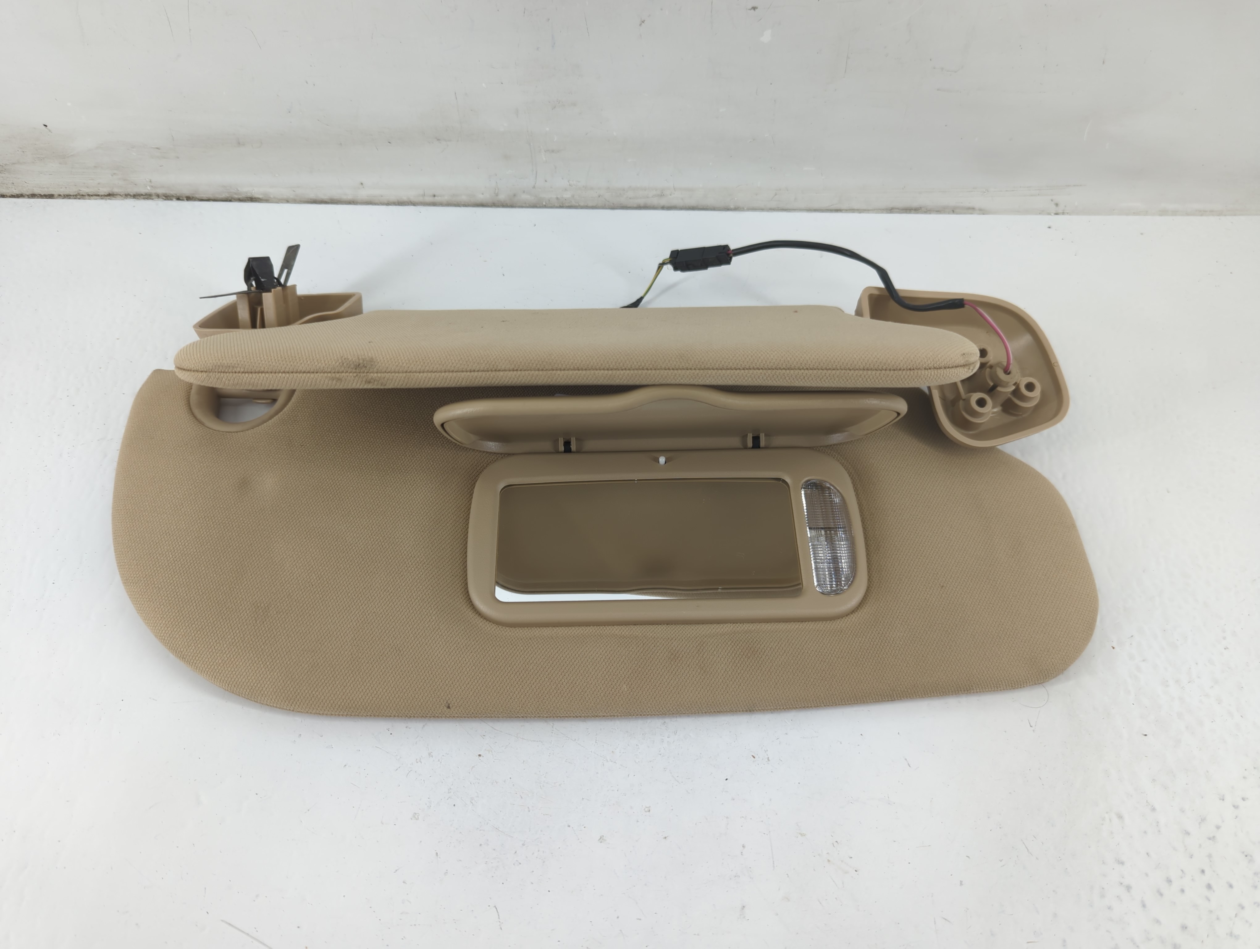2008 Lincoln Navigator Driver Sun Visor Mirror Left Sunvisor Beige 1092421 - Oemusedautoparts1.com