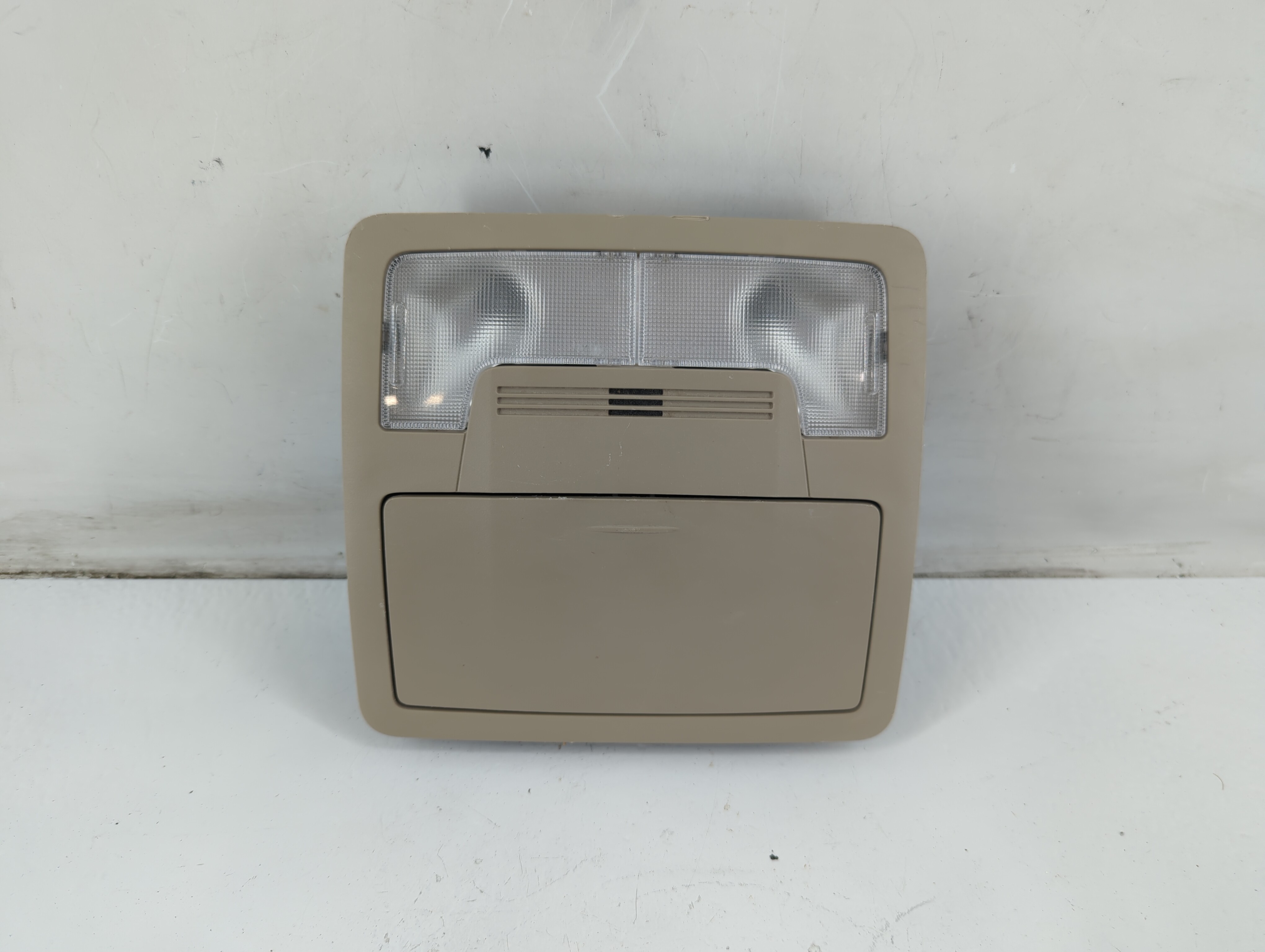 2013 Toyota Camry Overhead Roof Console 1092447 - Oemusedautoparts1.com