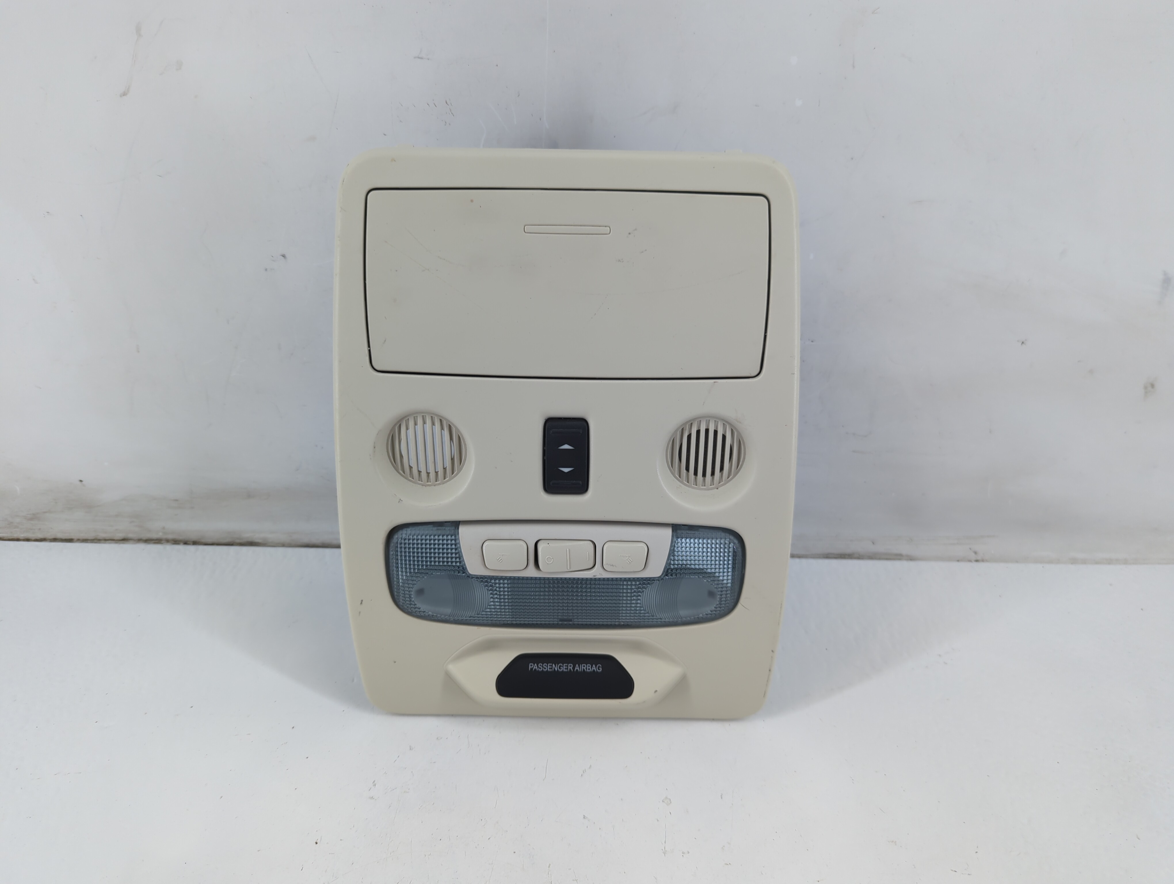 2018 Ford Ecosport Overhead Roof Console 1092452 - Oemusedautoparts1.com