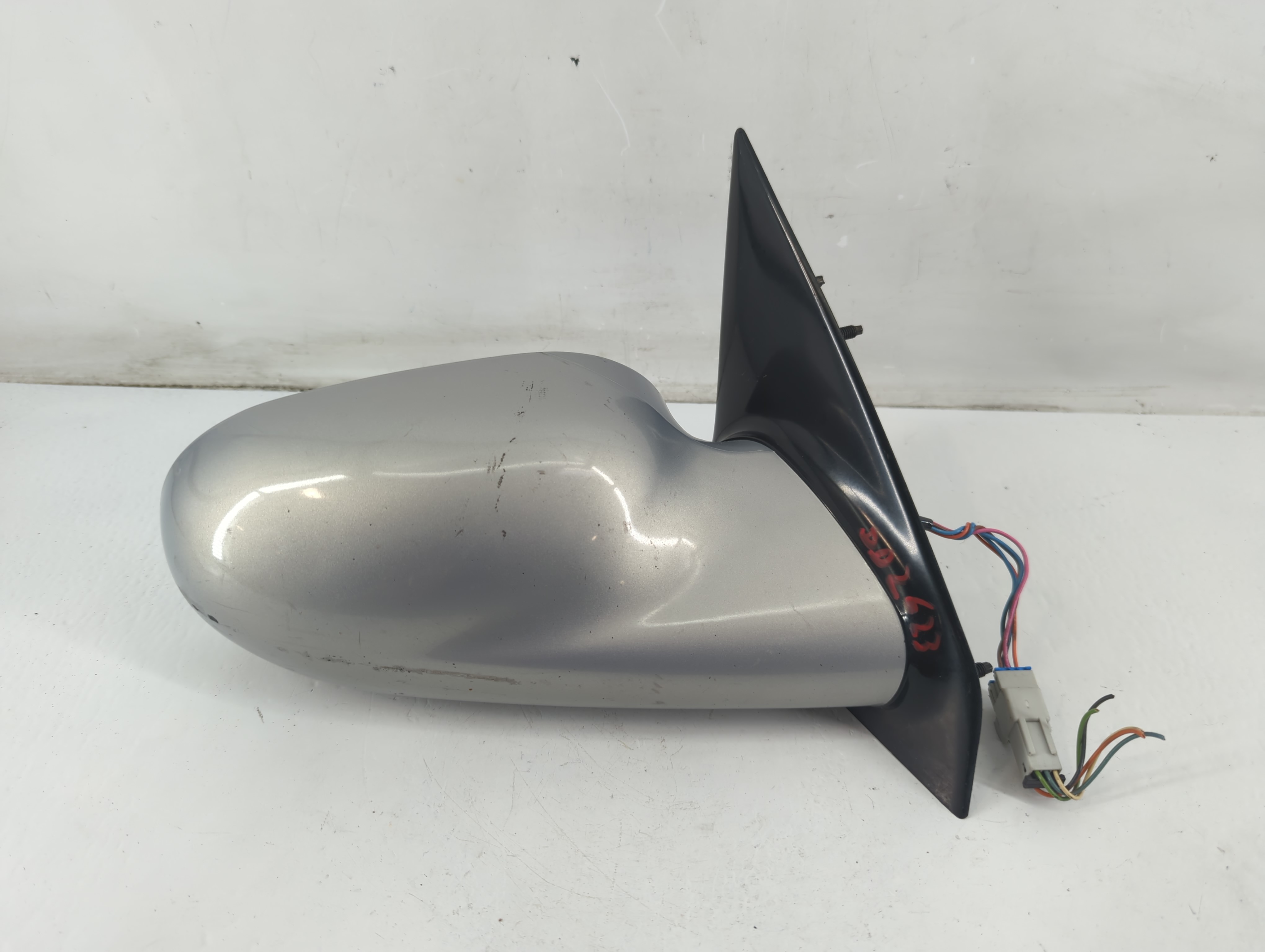 2000 Saturn L100 Passenger Right Side View Power Door Mirror Silver 1092455 - Oemusedautoparts1.com