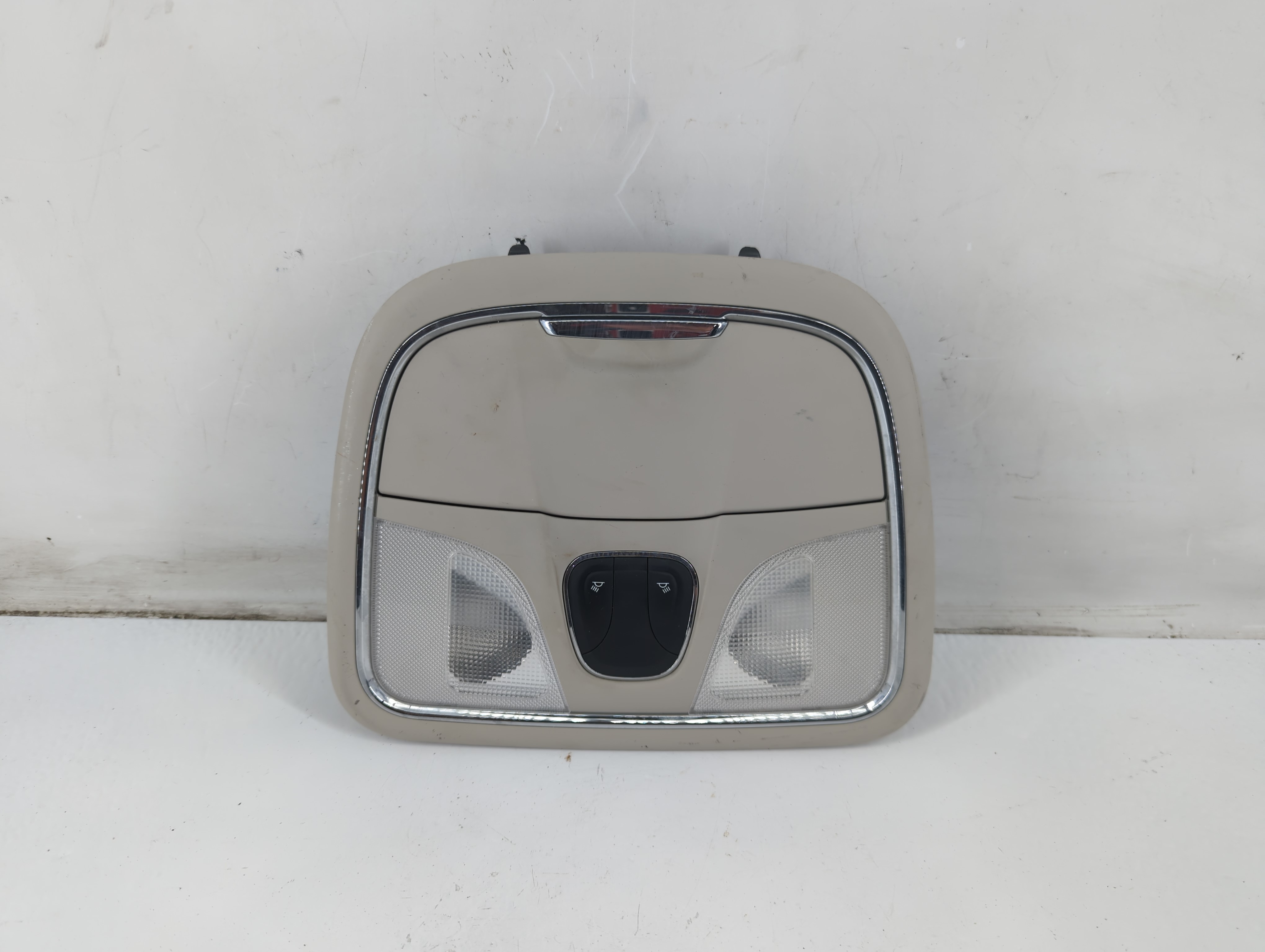2015 Jeep Cherokee Overhead Roof Console 1092480 - Oemusedautoparts1.com