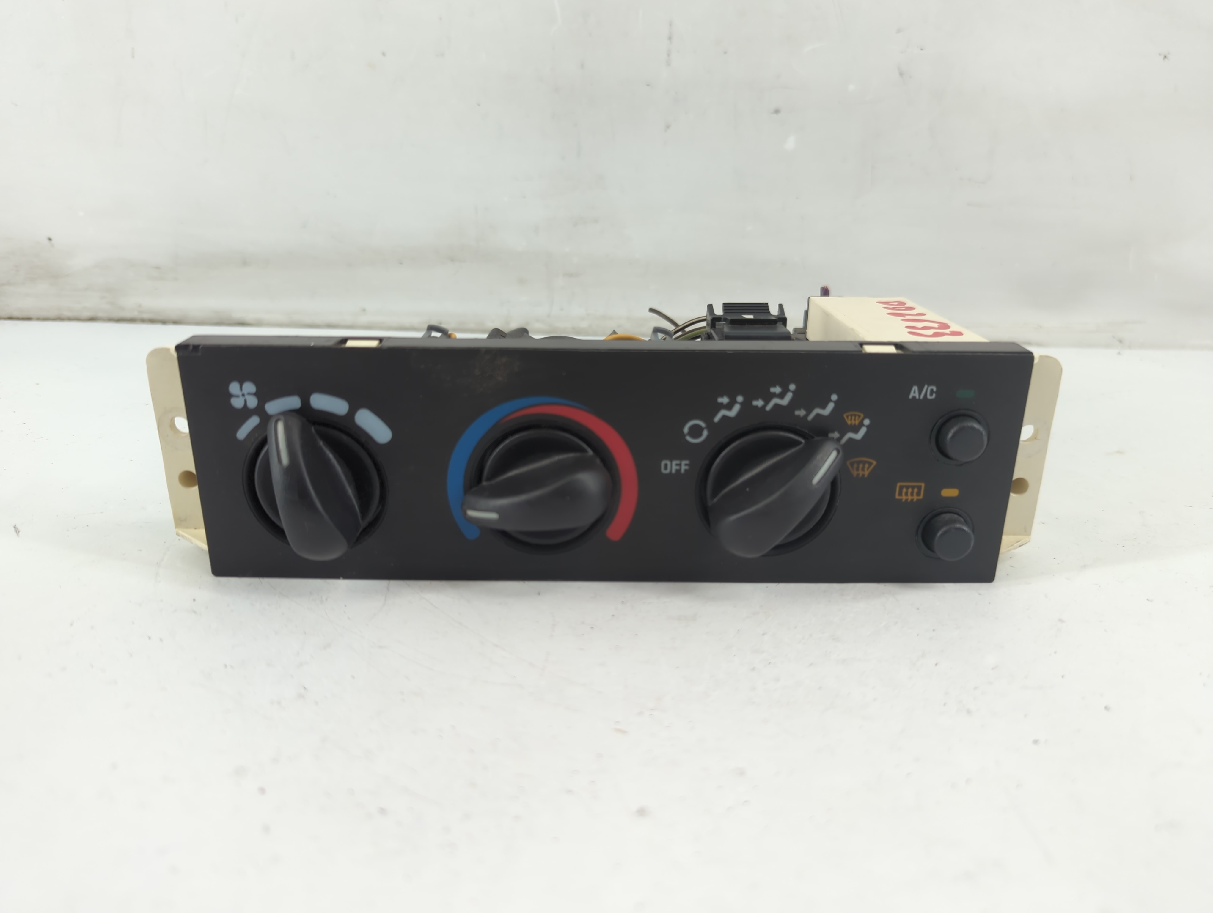 2000-2002 Chevrolet Cavalier Ac Heater Climate Control 09350641 1092509 - Oemusedautoparts1.com