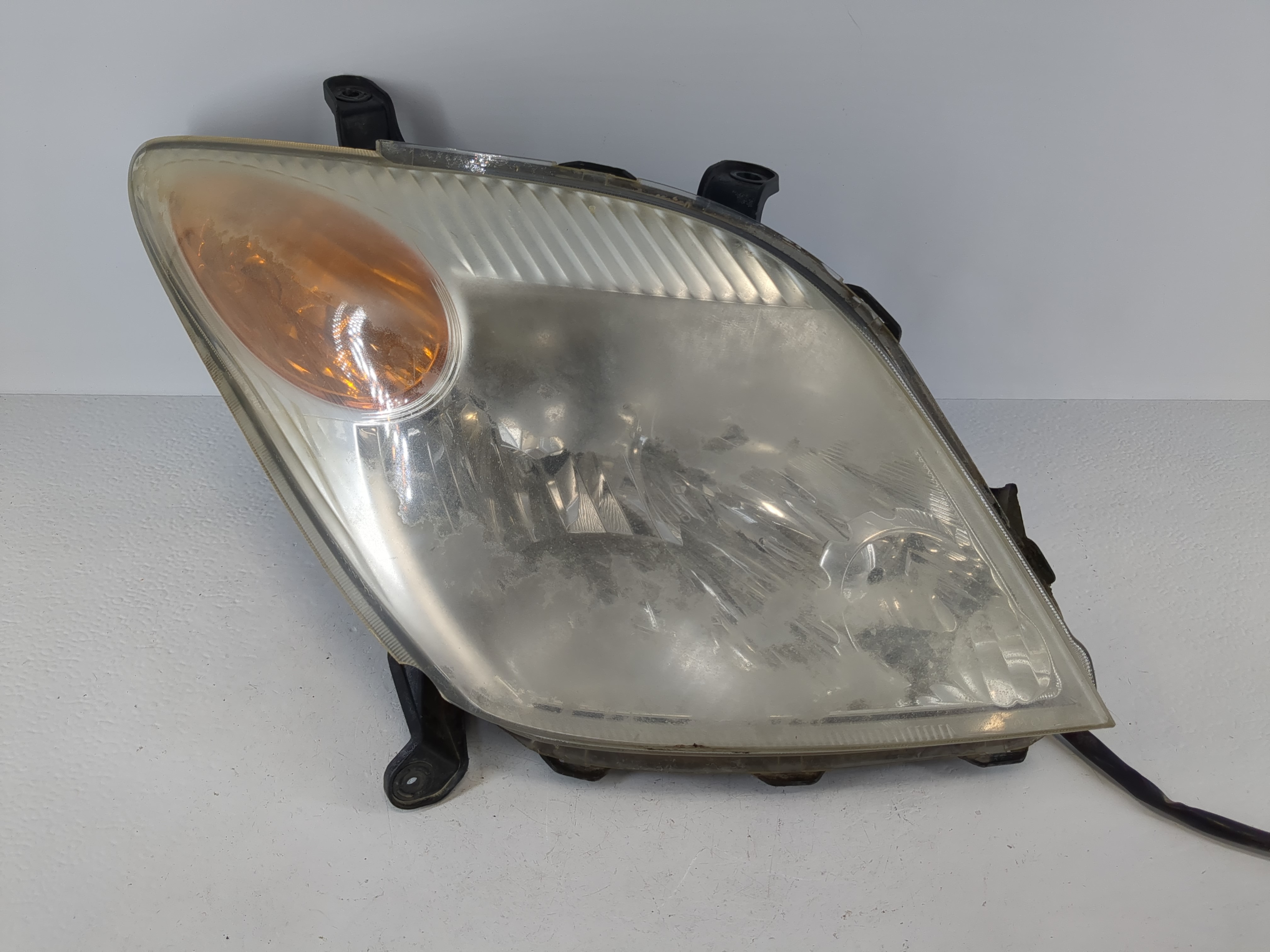 2006-2006 Scion Xa Passenger Right Oem Head Light Headlight Lamp 1092527 - Oemusedautoparts1.com