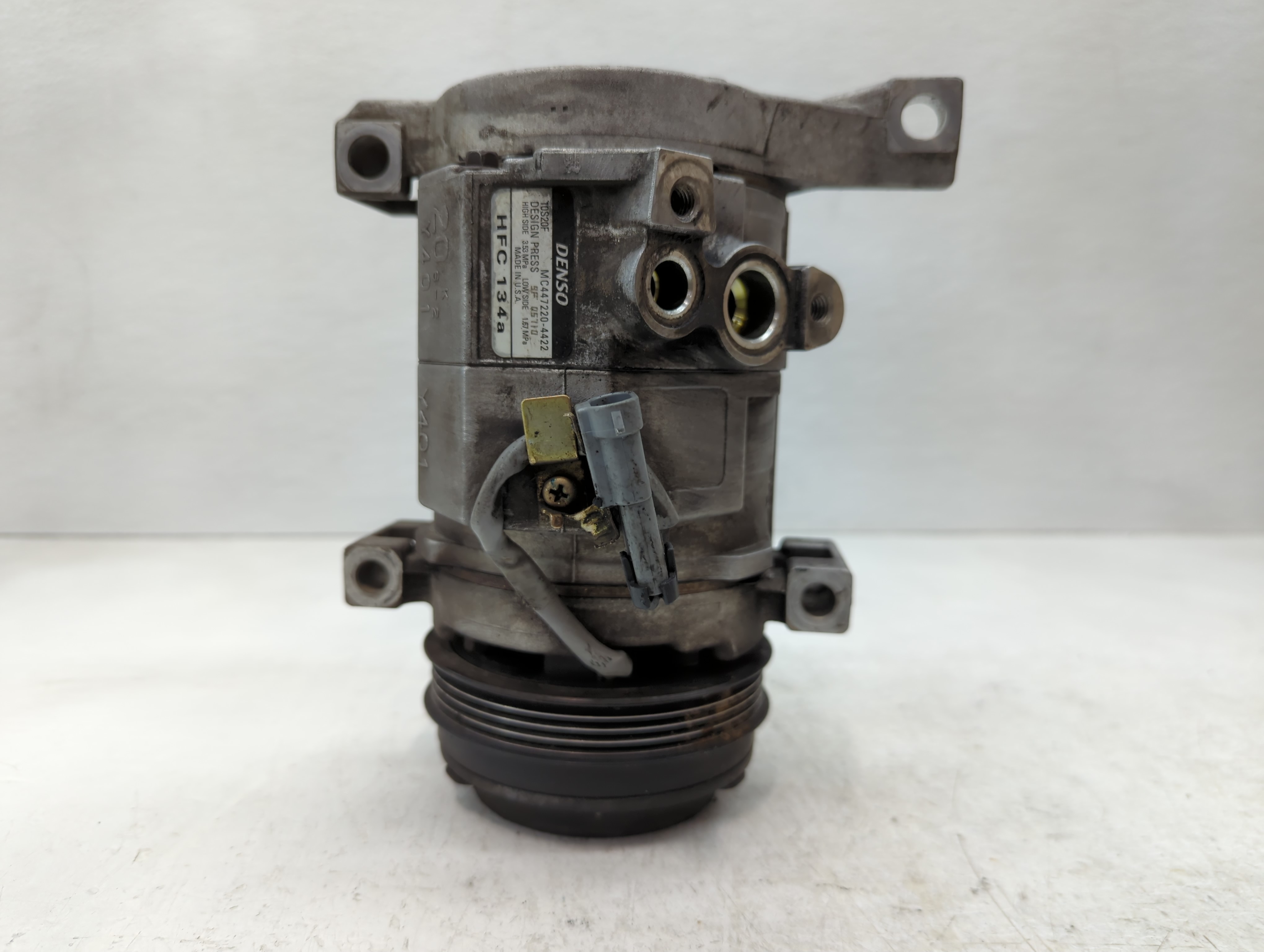 Picture of 2003-2010 Gmc Yukon Air Conditioning A/c Ac Compressor Oem 1092606